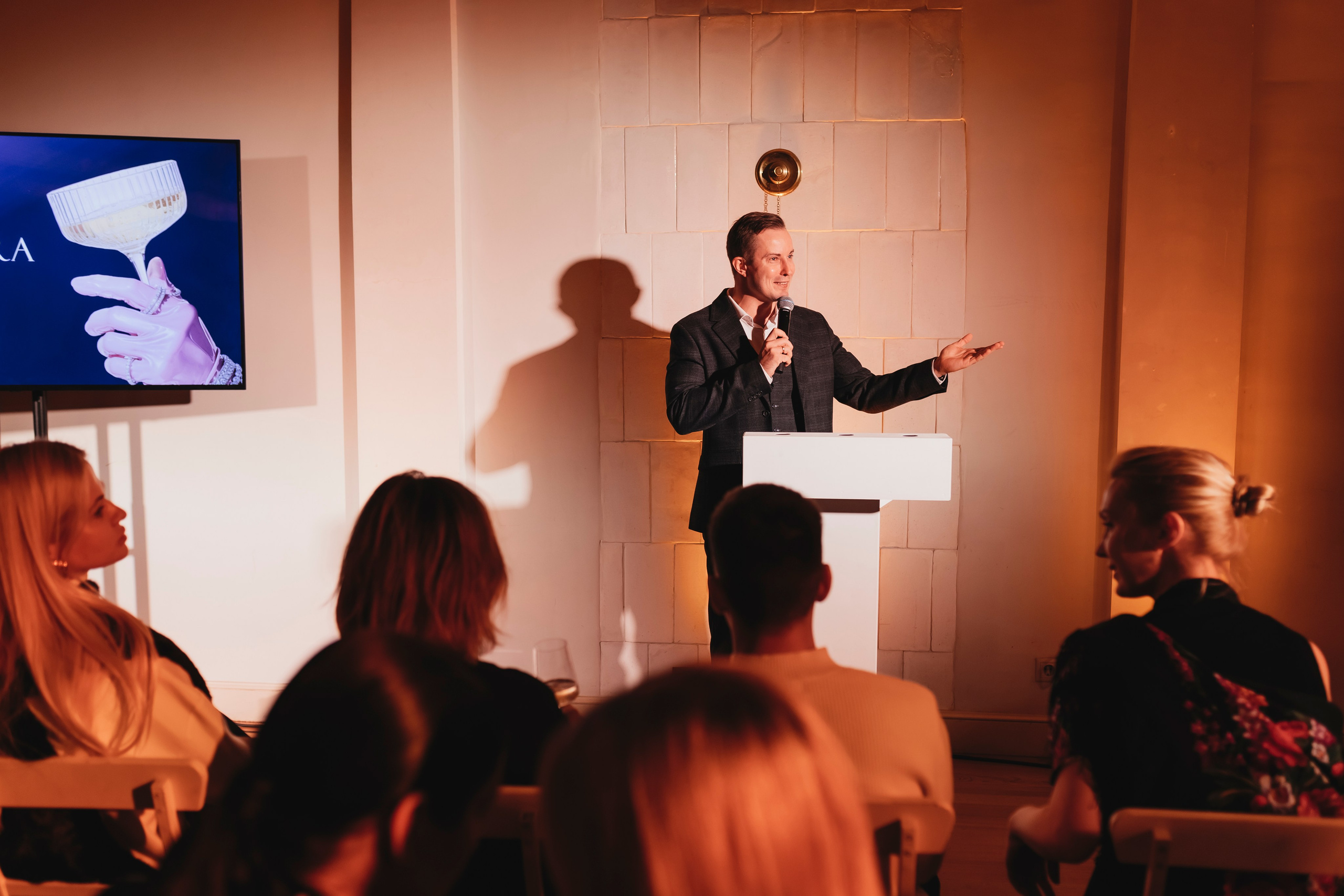 Деловые мероприятия. Ведущий в Москве Никита Колотушкин