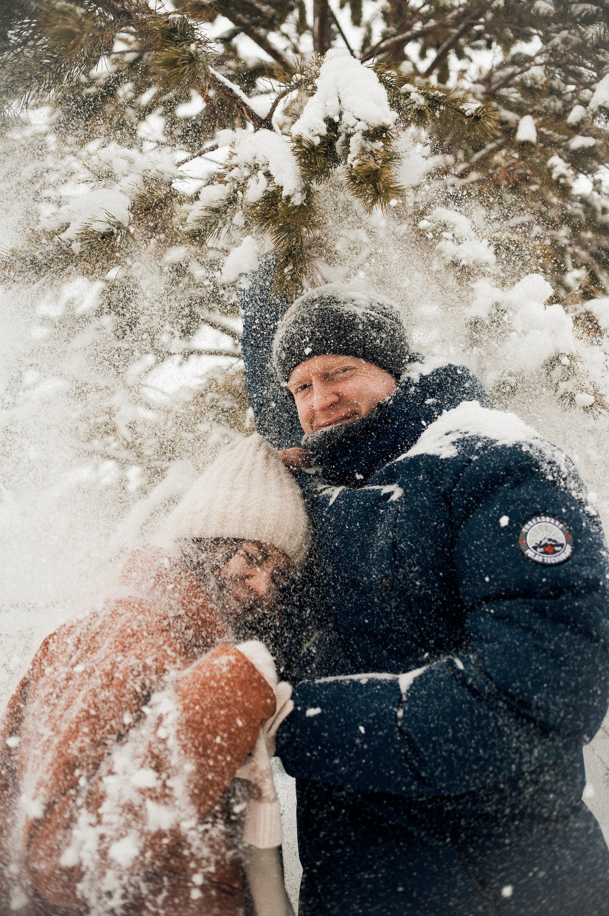 Тренды новогодних съемок 2025. Фотограф в Екатеринбурге Артём Зайнетдинов