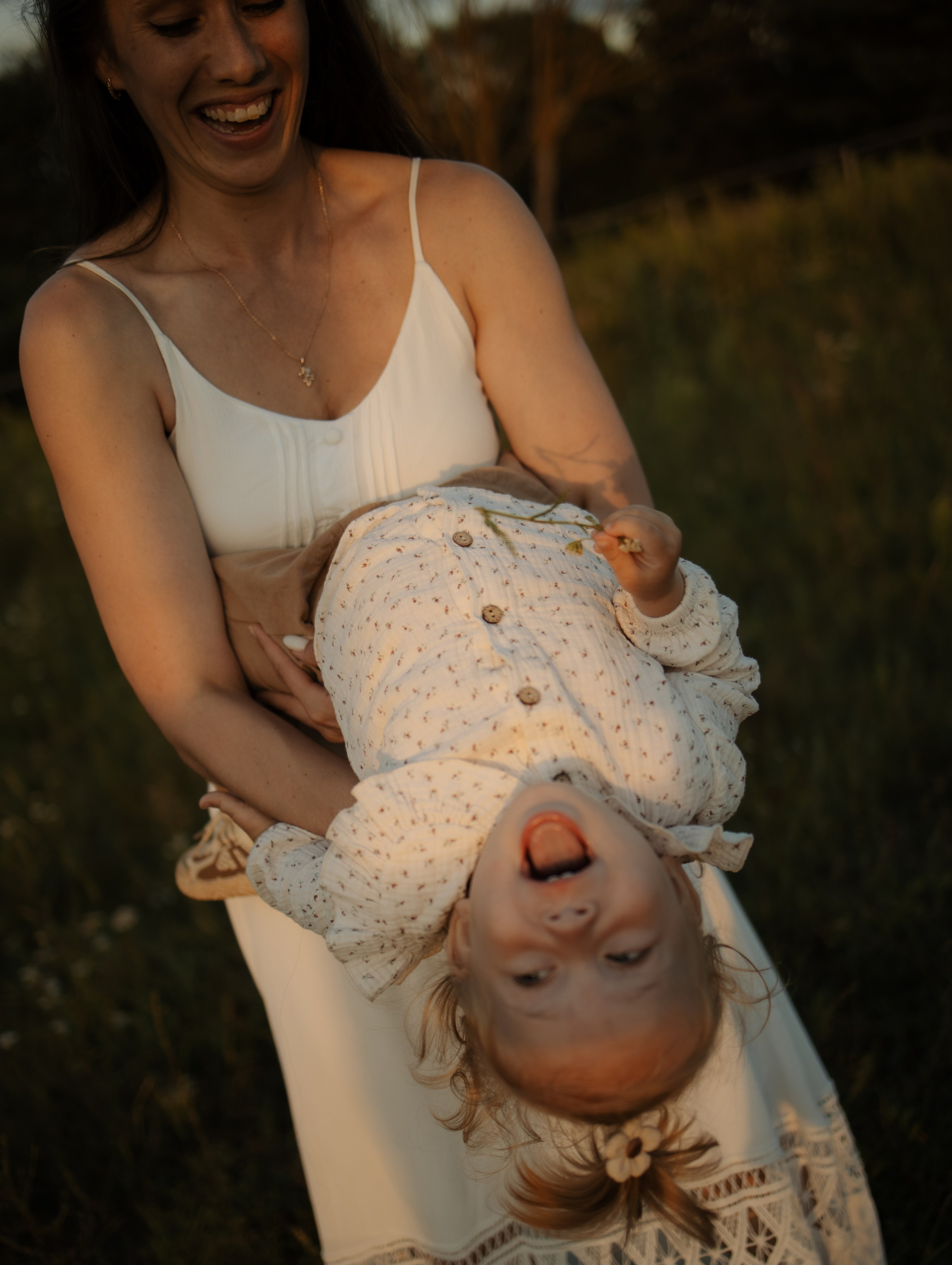 Фотосессия мамы и дочки в поле. Фотограф Углич и Ярославль Ольга Тятюшкина