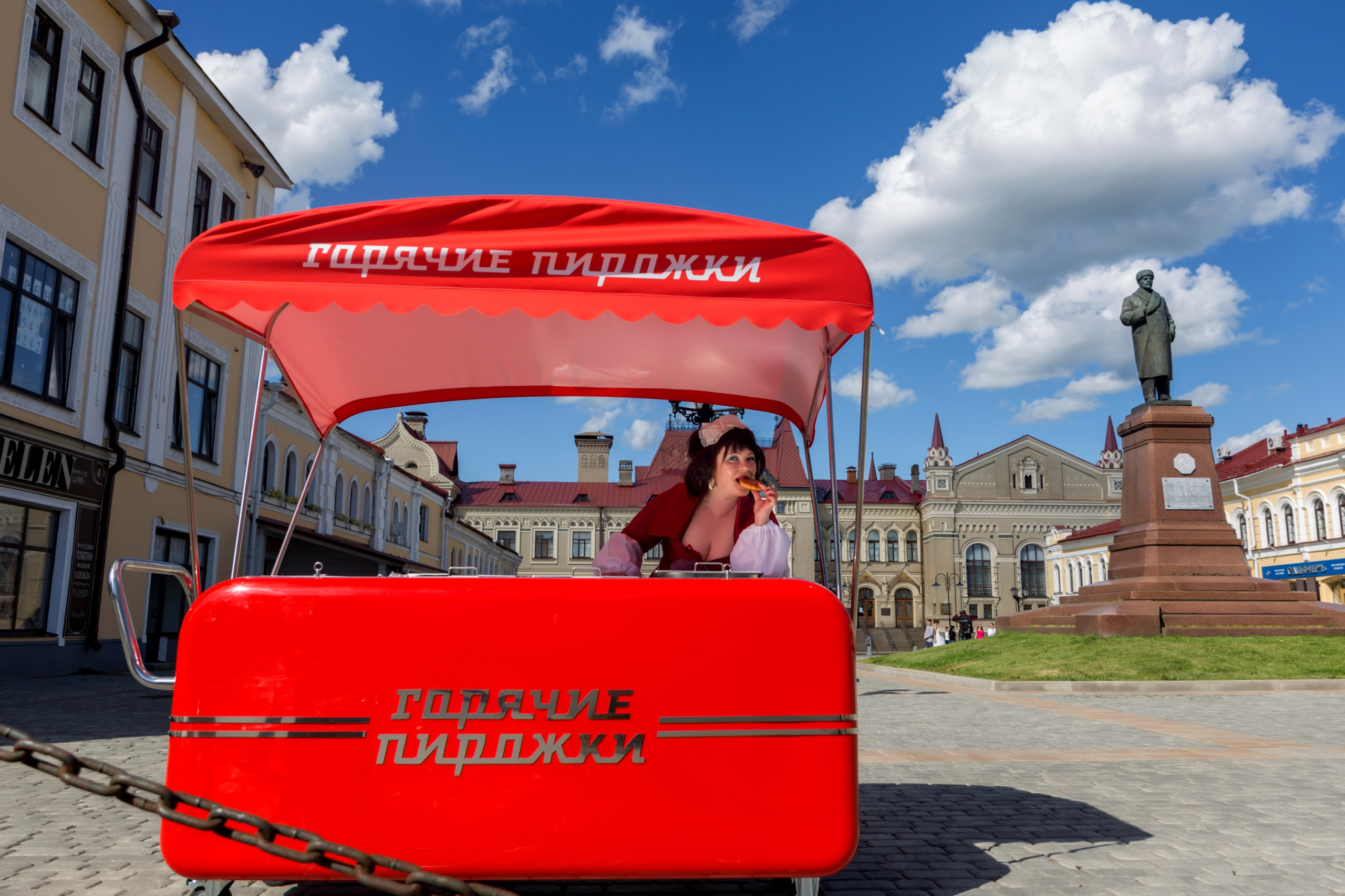 КАРТИНКИ С ВЫСТАВКИ. ФОТОИСТОРИЯ. ПОЙМАТЬ УСКОЛЬЗАЮЩУЮ КРАСОТУ