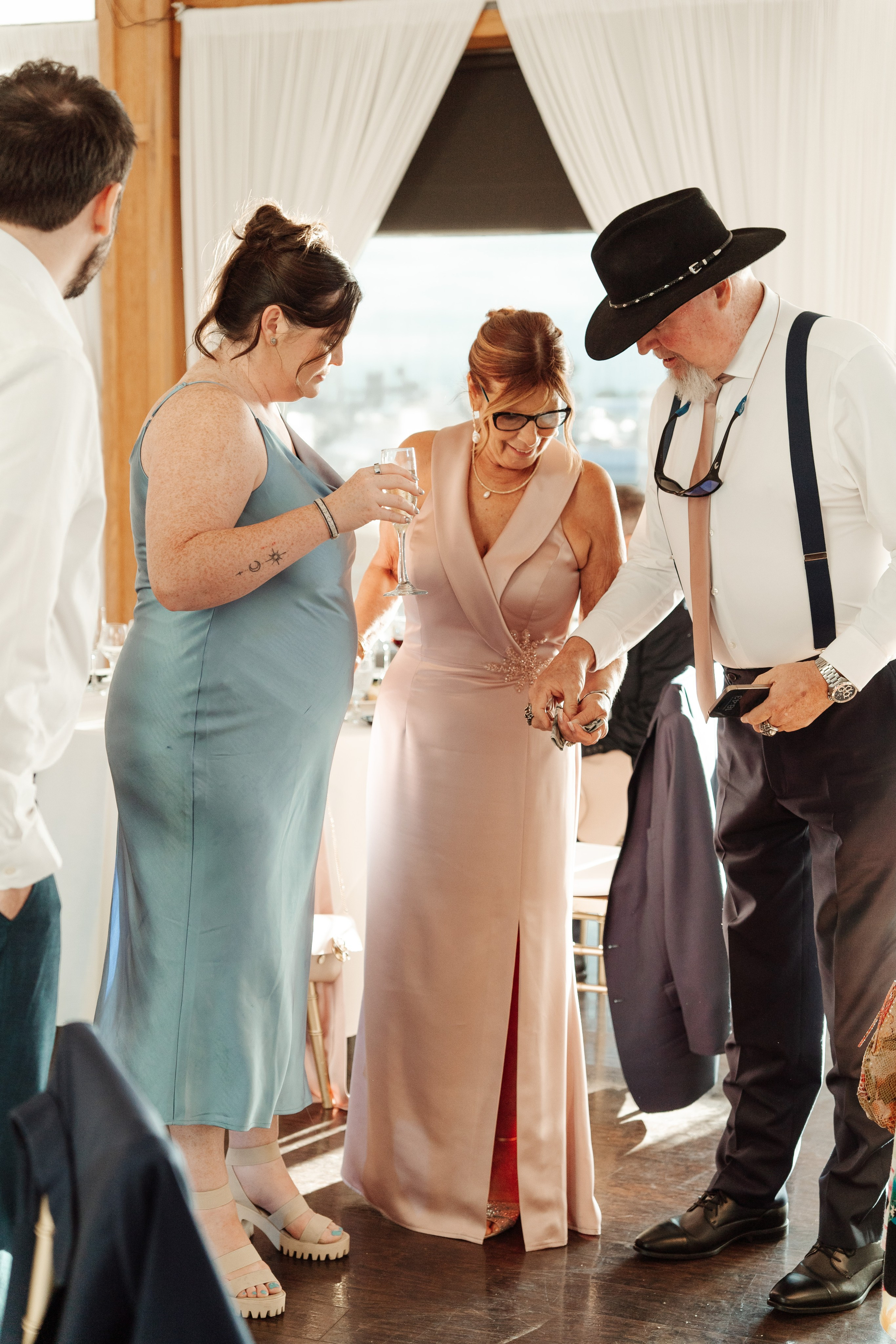 2025-08-16_BryanAmber. Ретушер Зенькевич Света