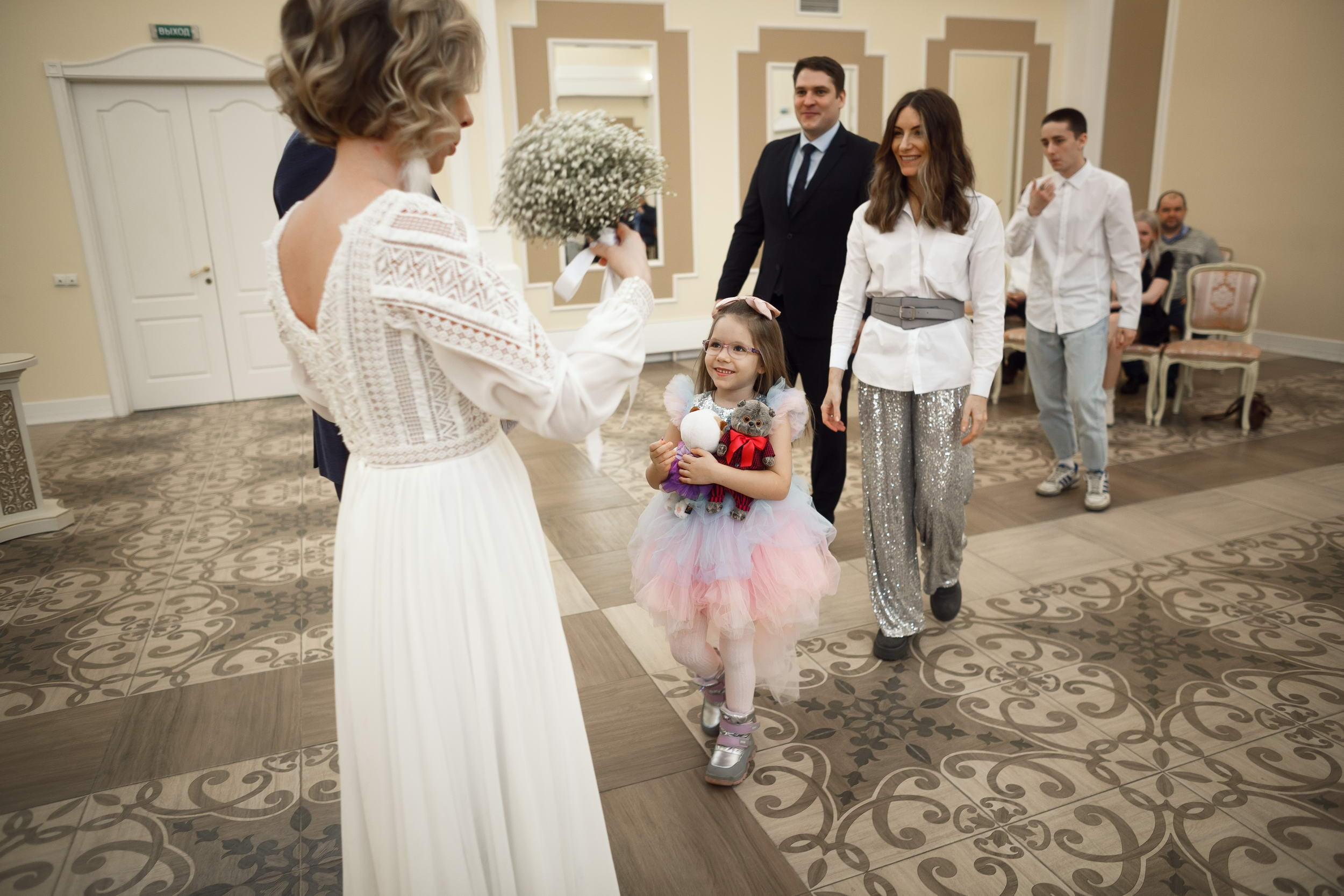 Свадьба в ЗАГСе Калининского района. Свадебный фотограф Игорь Брундасов 8PHOTO на свадьбу венчание загс СПб