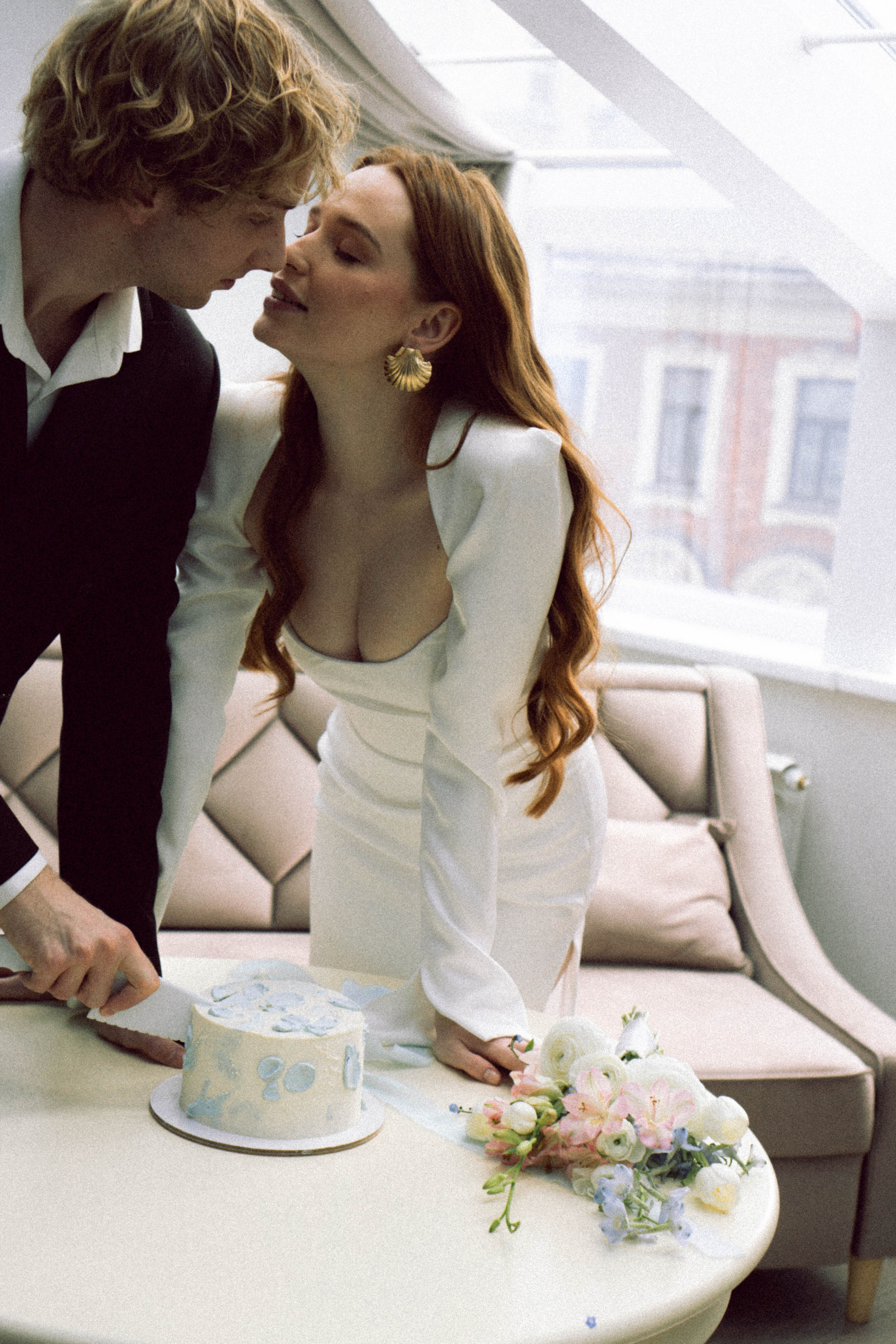 СВАДЕБНАЯ СЬЕМКА В ОТЕЛЕ. СБОРЫ ЖЕНИХА И НЕВЕСТЫ И ТАКЖЕ ТОР И ПОДГОТОВКА К ПРОГУЛКЕ. Профессиональный фотограф, Санкт-Петербург — Виктория Богомолова