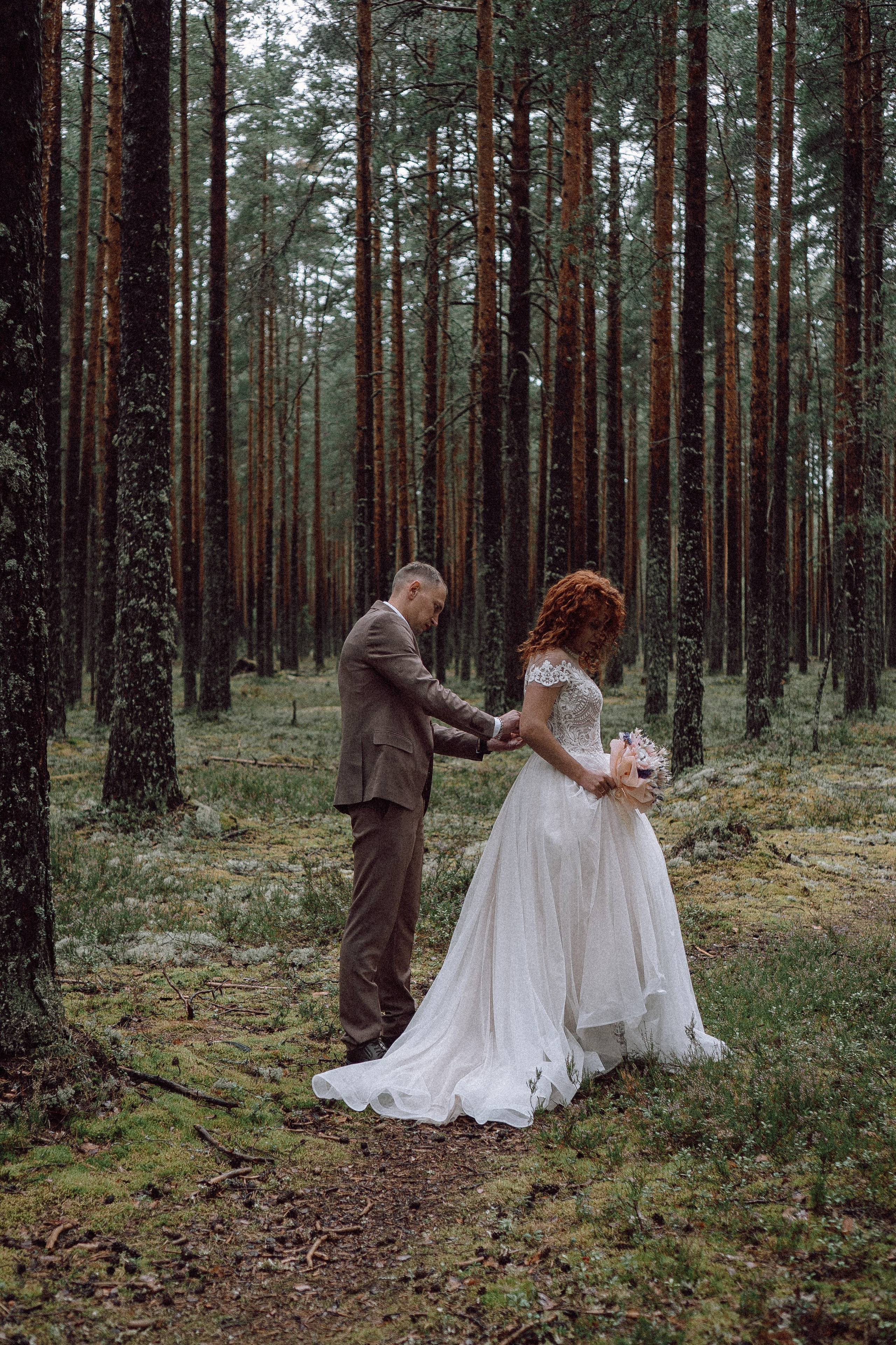 СВАДЕБНАЯ ФОТОСЕССИИЯ ПАРЫ В ГОРОДЕ ПРИОЗЕРСК В СОСНОВОМ ЛЕСУ И С ПИКАПОМ. Профессиональный фотограф, Санкт-Петербург — Виктория Богомолова