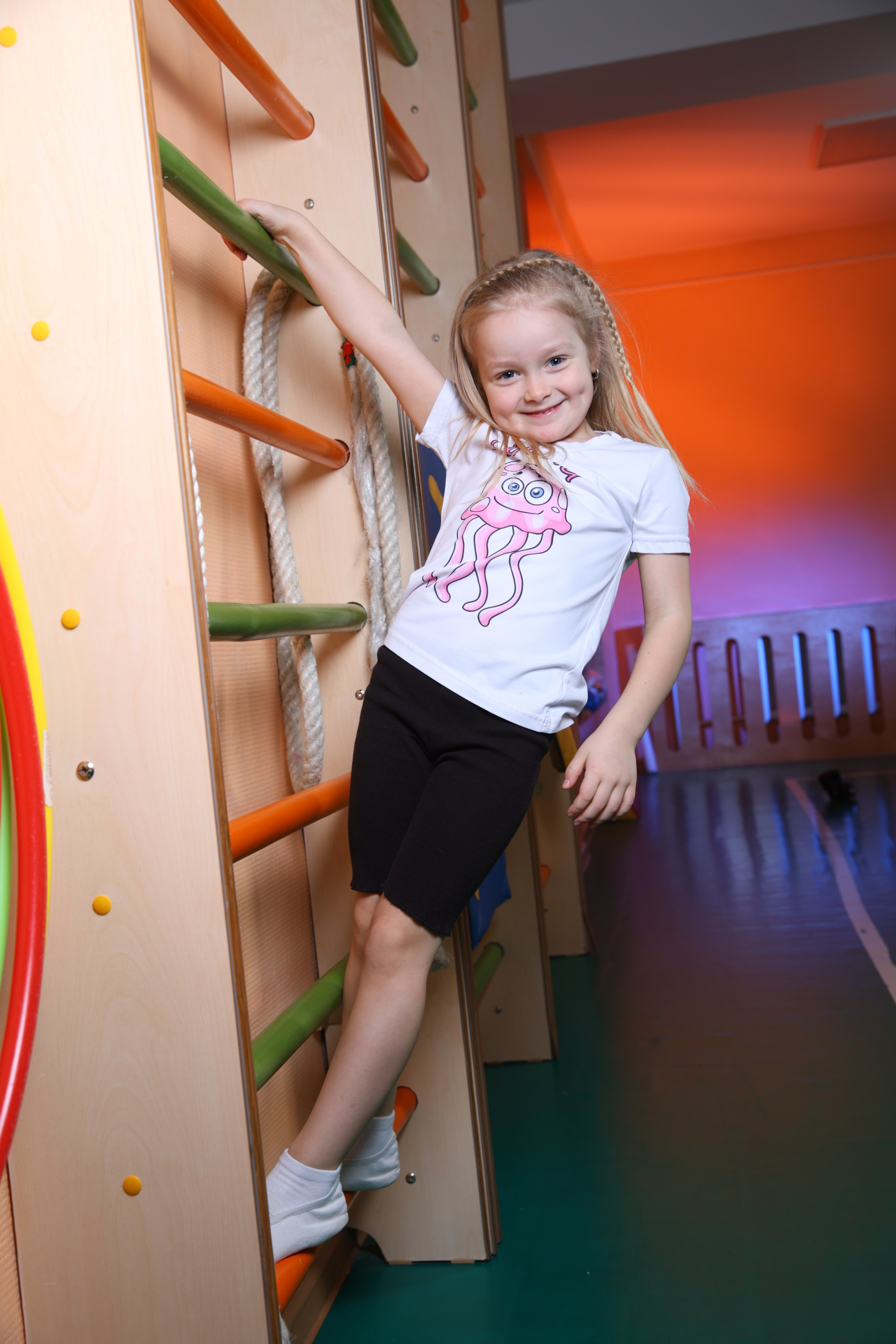 Цены на выпускные альбомы для детских садов в Красноярске от AlbomKras 📚💎. AlbomKras -выпускные альбомы Красноярска с авторским дизайном и качественной фотосъемкой! ⭐⭐⭐⭐⭐ 5.0