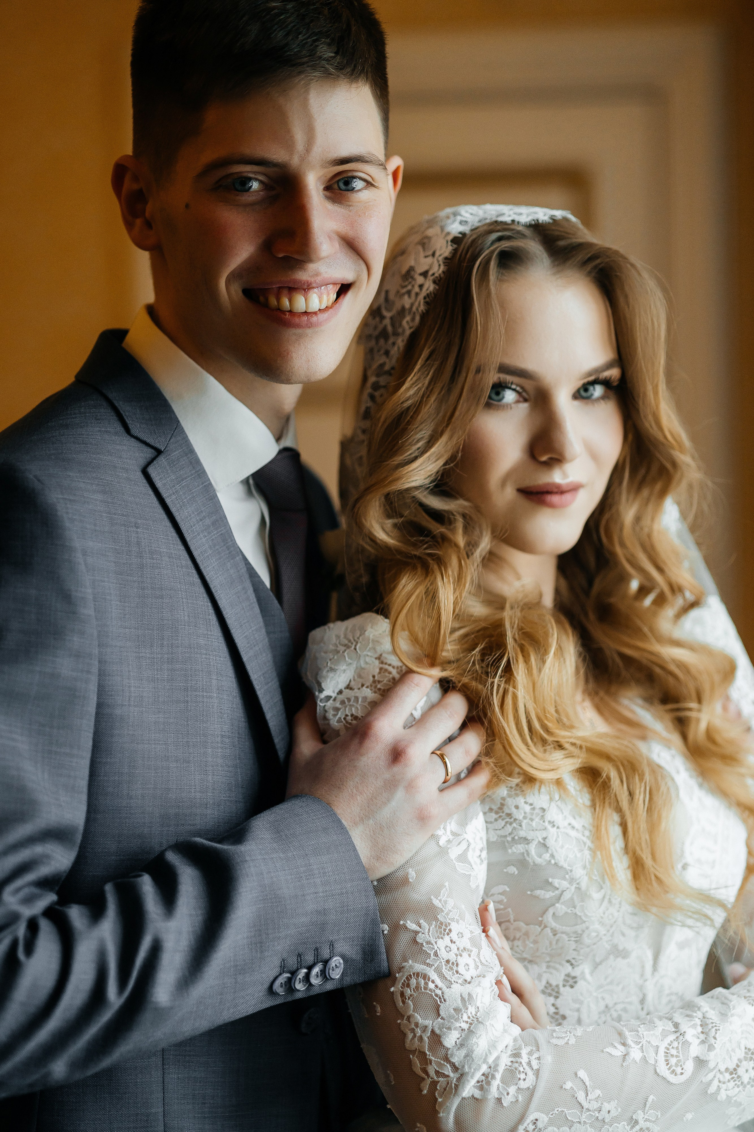 Роскошное утро пары в номере отеля. Олег Сверчков | Свадебный фотограф Вологда