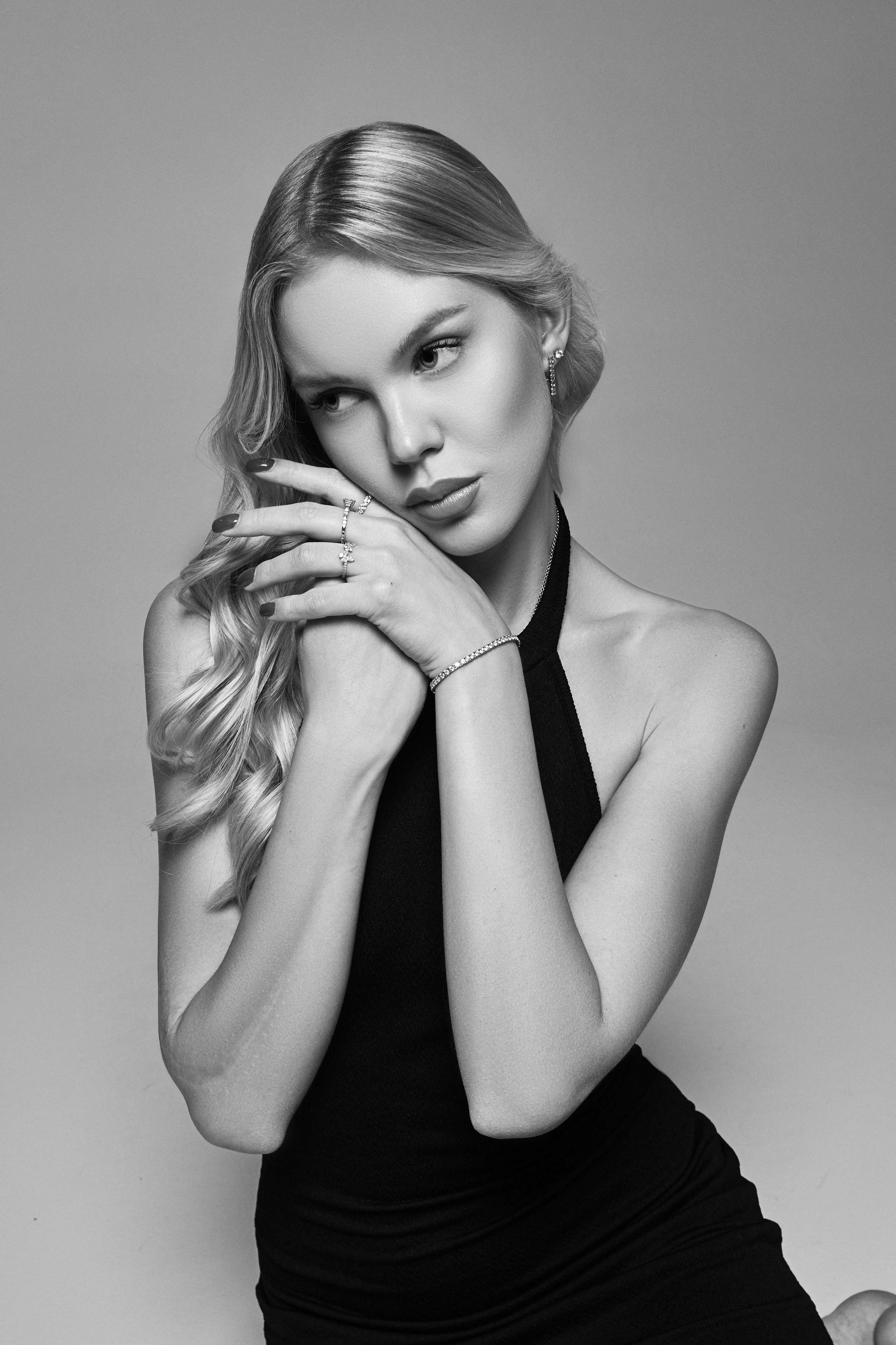 Циклорама POLINA. Приветствую, я Стефания. Снимаю в Петербурге. Провожу клиентские съёмки в стиле fashion