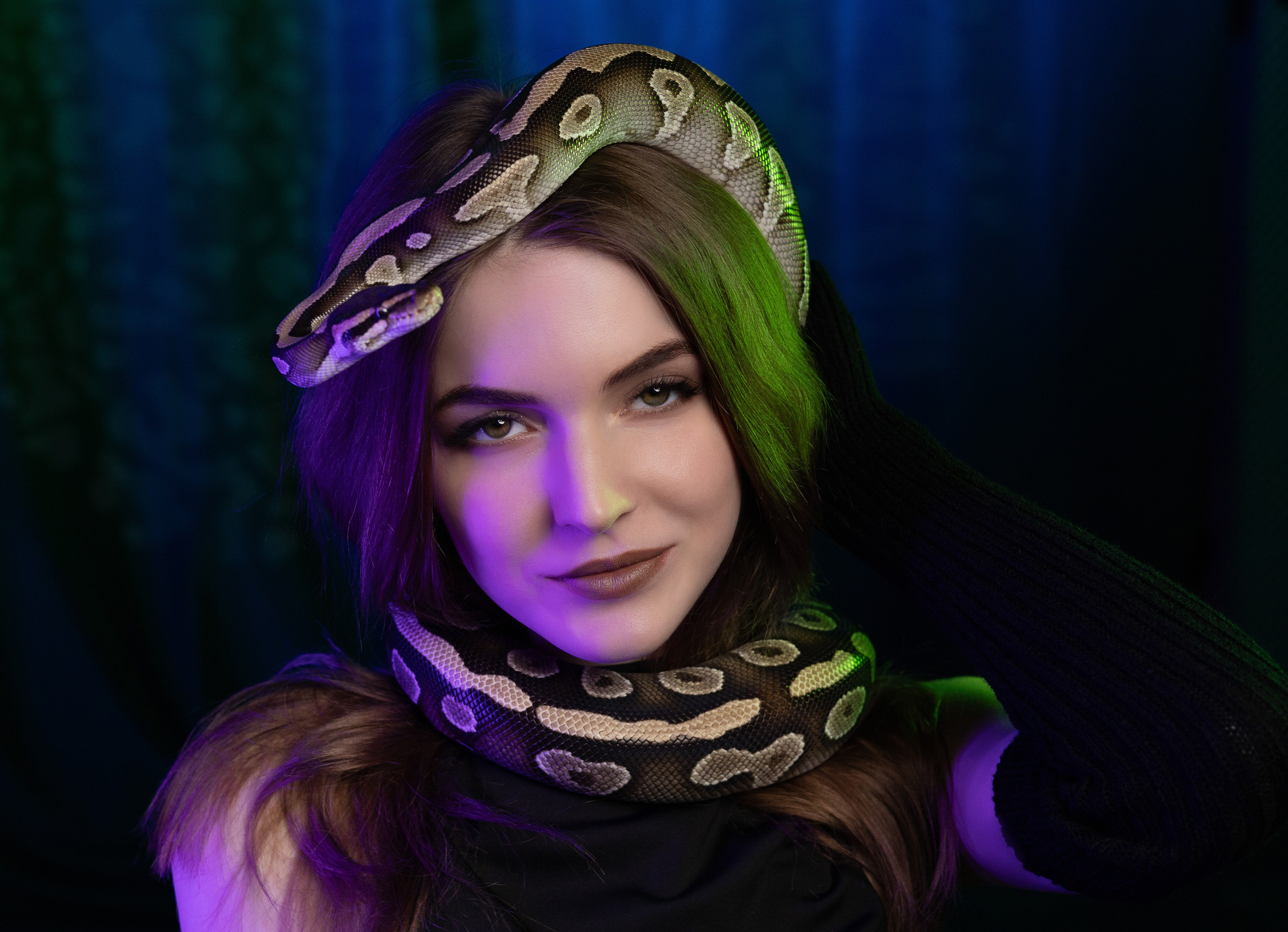 Анастасия. Фотосессия со змеей. Портретный фотограф Панферова Регина г. Санкт-Петербург, г. Казань