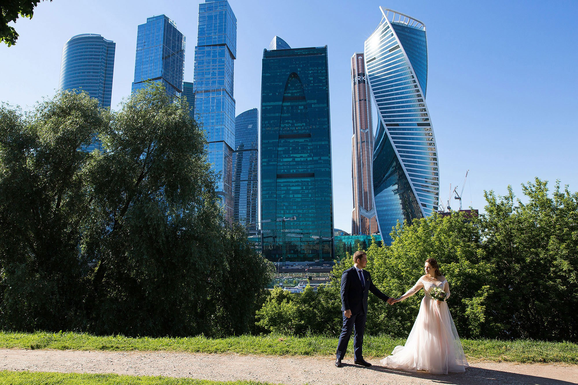 Прогулка, фотосессия жениха и невесты. Свадебная съемка. Фотограф в Москве Валерий Боцман