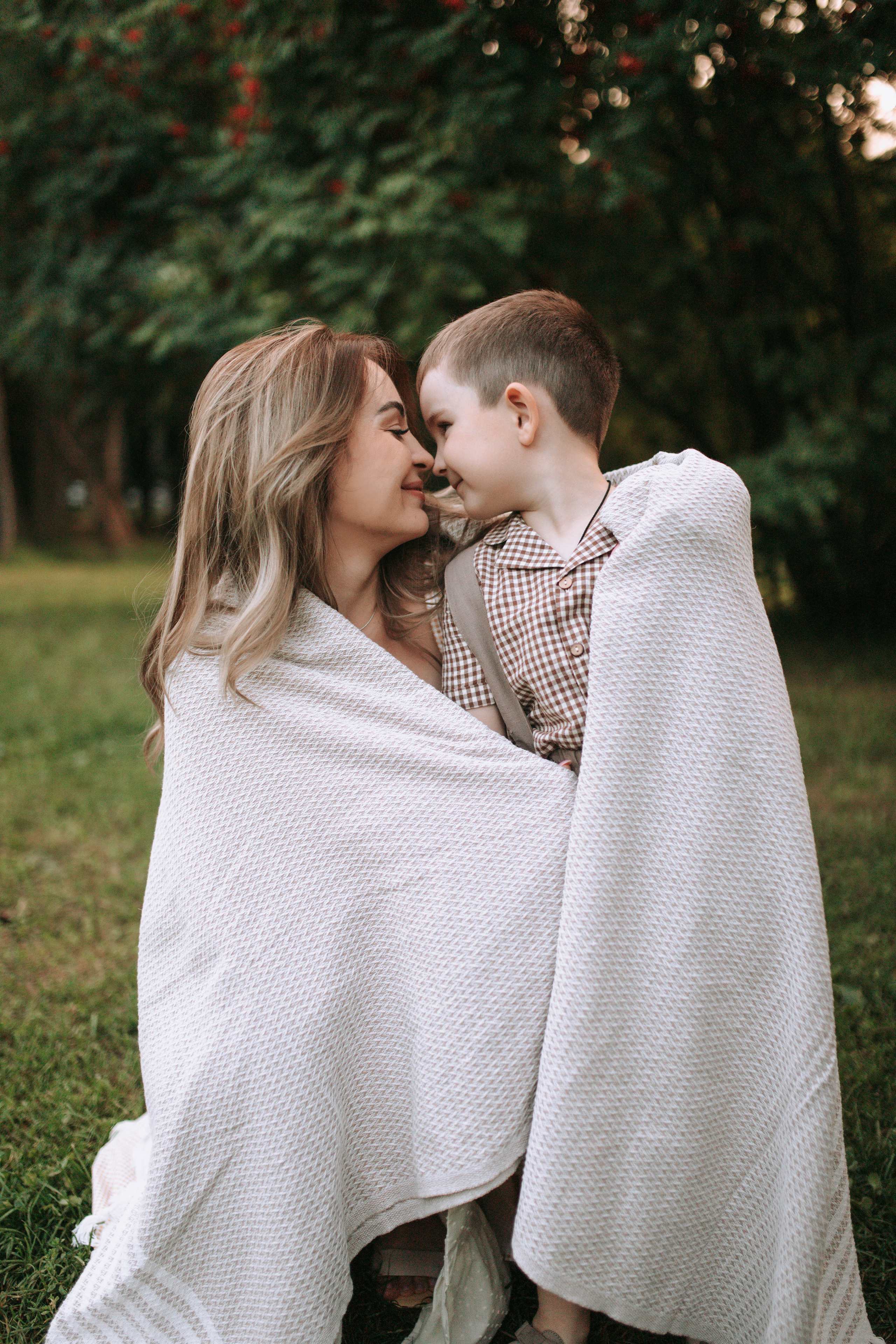 Весёлая прогулка вместе с мамой. Свадебный и семейный фотограф в Нижнем Новгороде