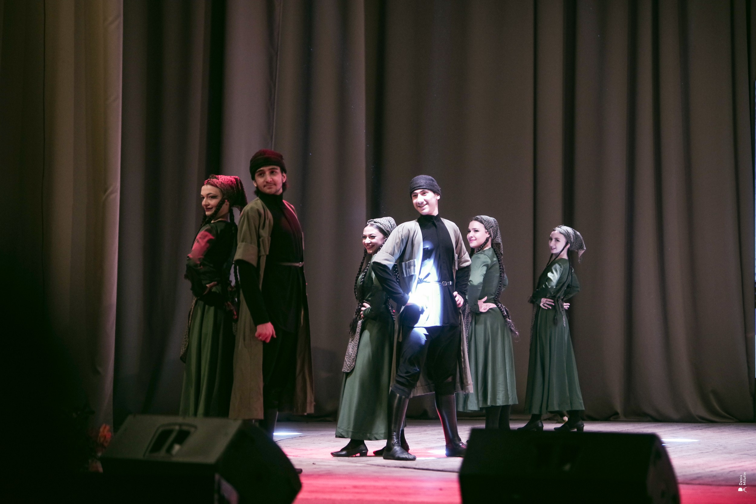 Танцы в Хоби. Портретный фотограф Денис Милютин