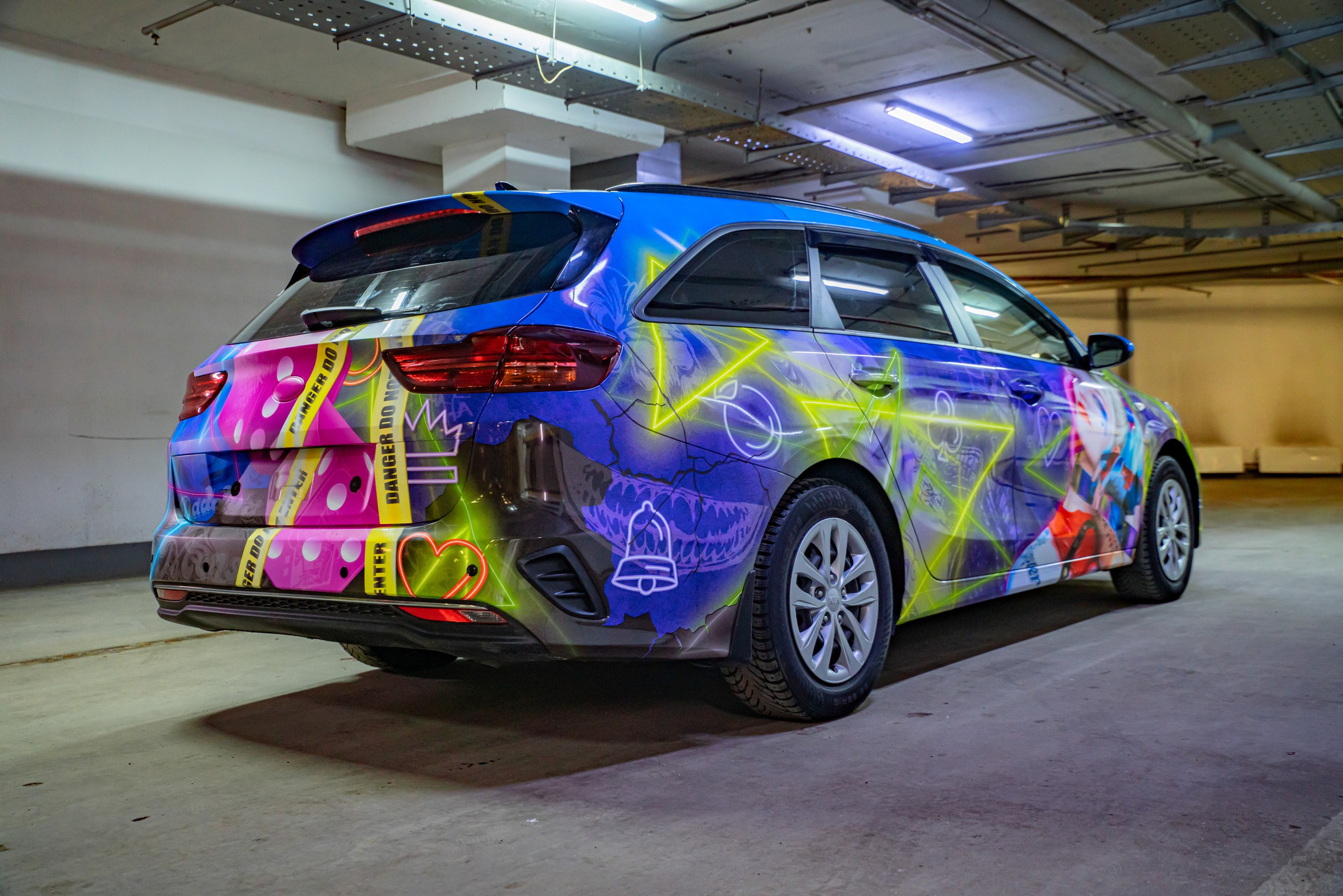 Винилография на KIA Ceed SW. Студия дизайна и оклейки авто Barmaley Design