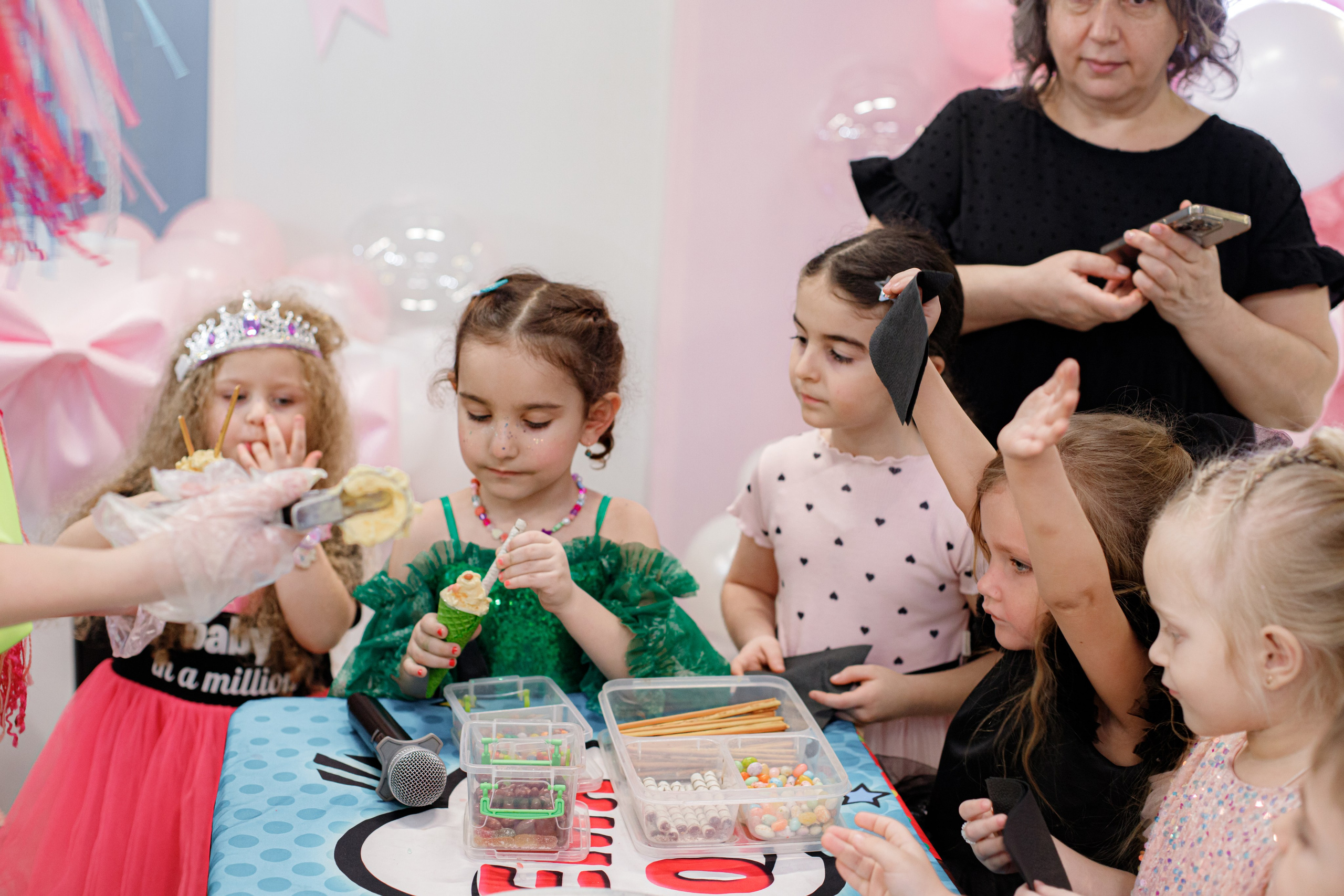 ASIA'S BIRTHDAY PARTY. Photokarish