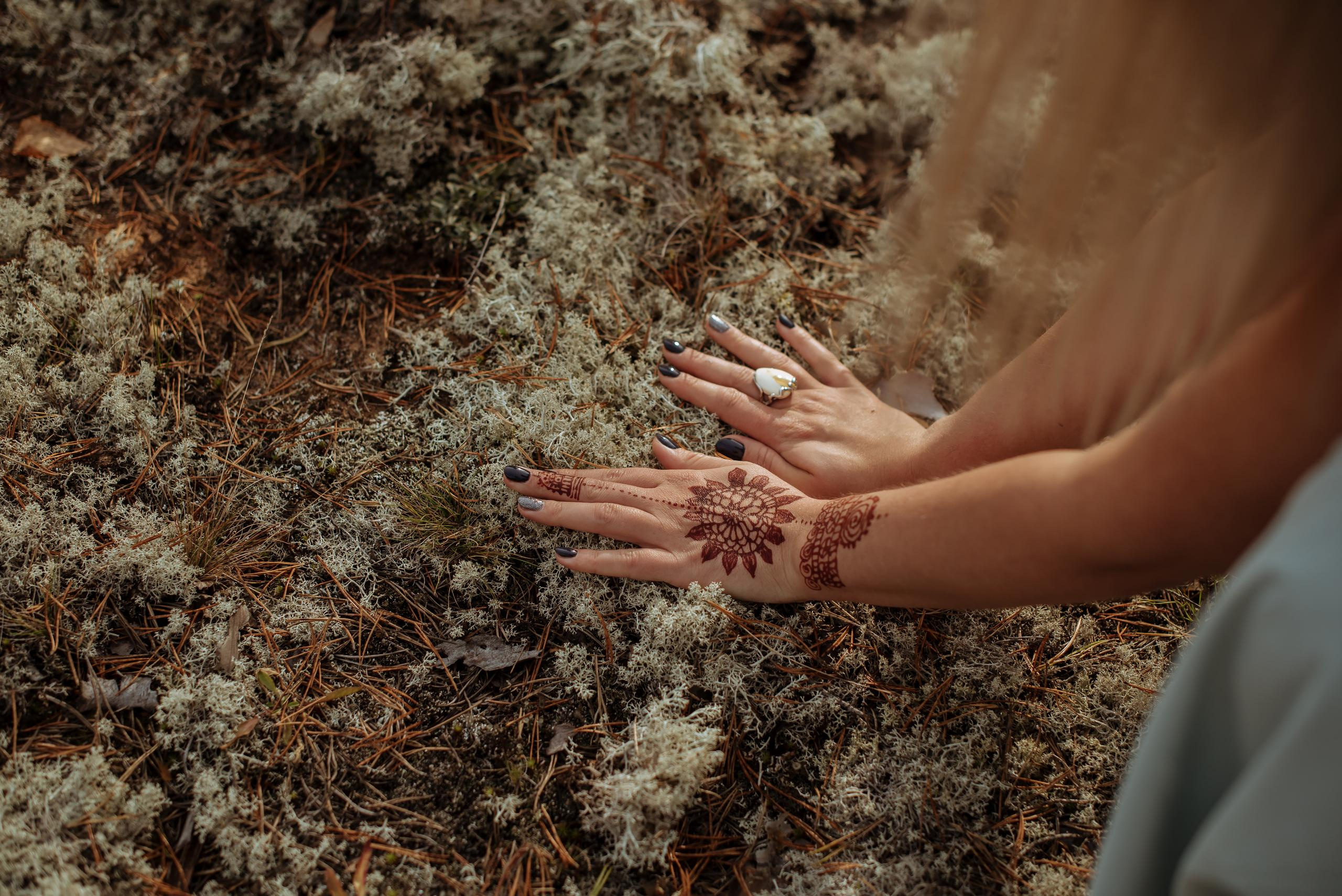 Йога, мехенди, поющая чаша… всё это про Анастасию Гор. Фотограф Мария Орлова (Мирный, Плесецк, Каргополь)