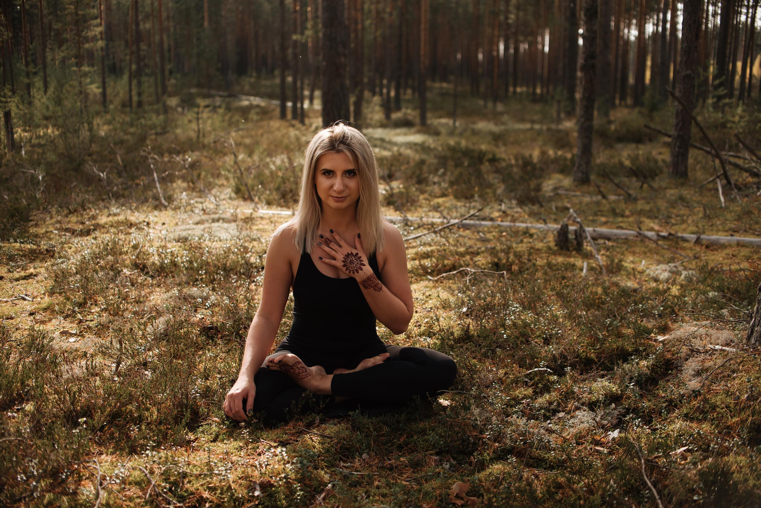 Йога, мехенди, поющая чаша… всё это про Анастасию Гор. Фотограф Мария Орлова (Мирный, Плесецк, Каргополь)