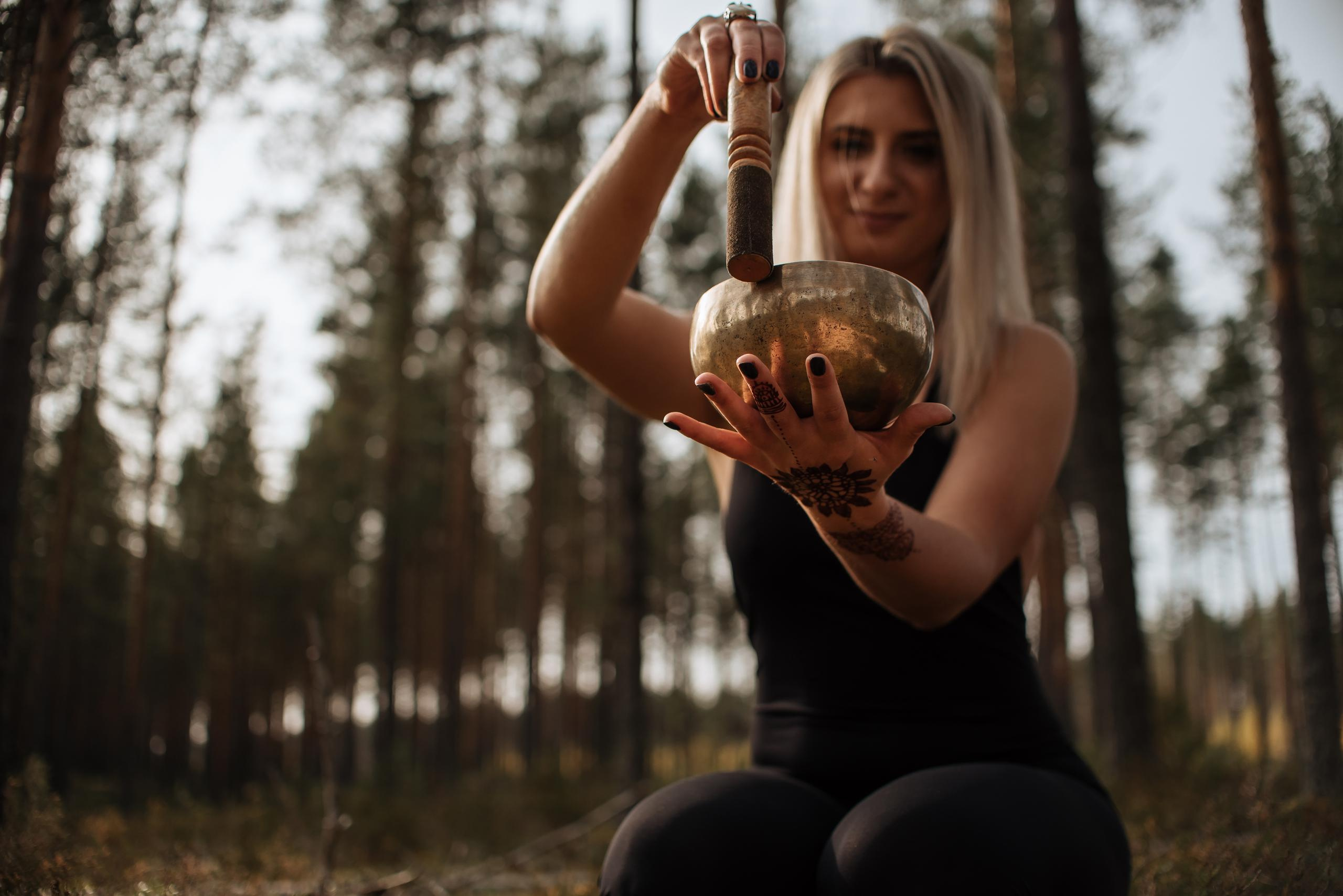 Йога, мехенди, поющая чаша… всё это про Анастасию Гор. Фотограф Мария Орлова (Мирный, Плесецк, Каргополь)