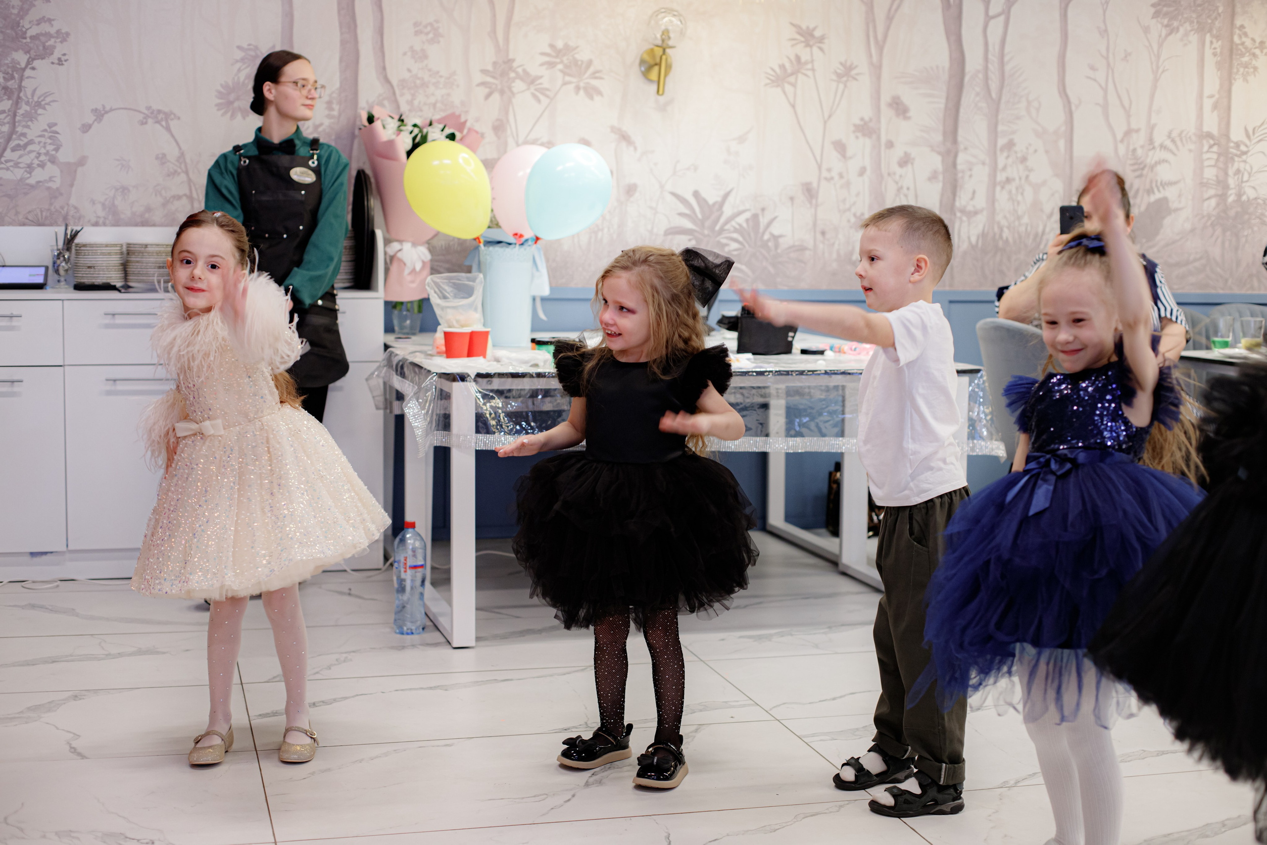 ASIA'S BIRTHDAY PARTY. Photokarish