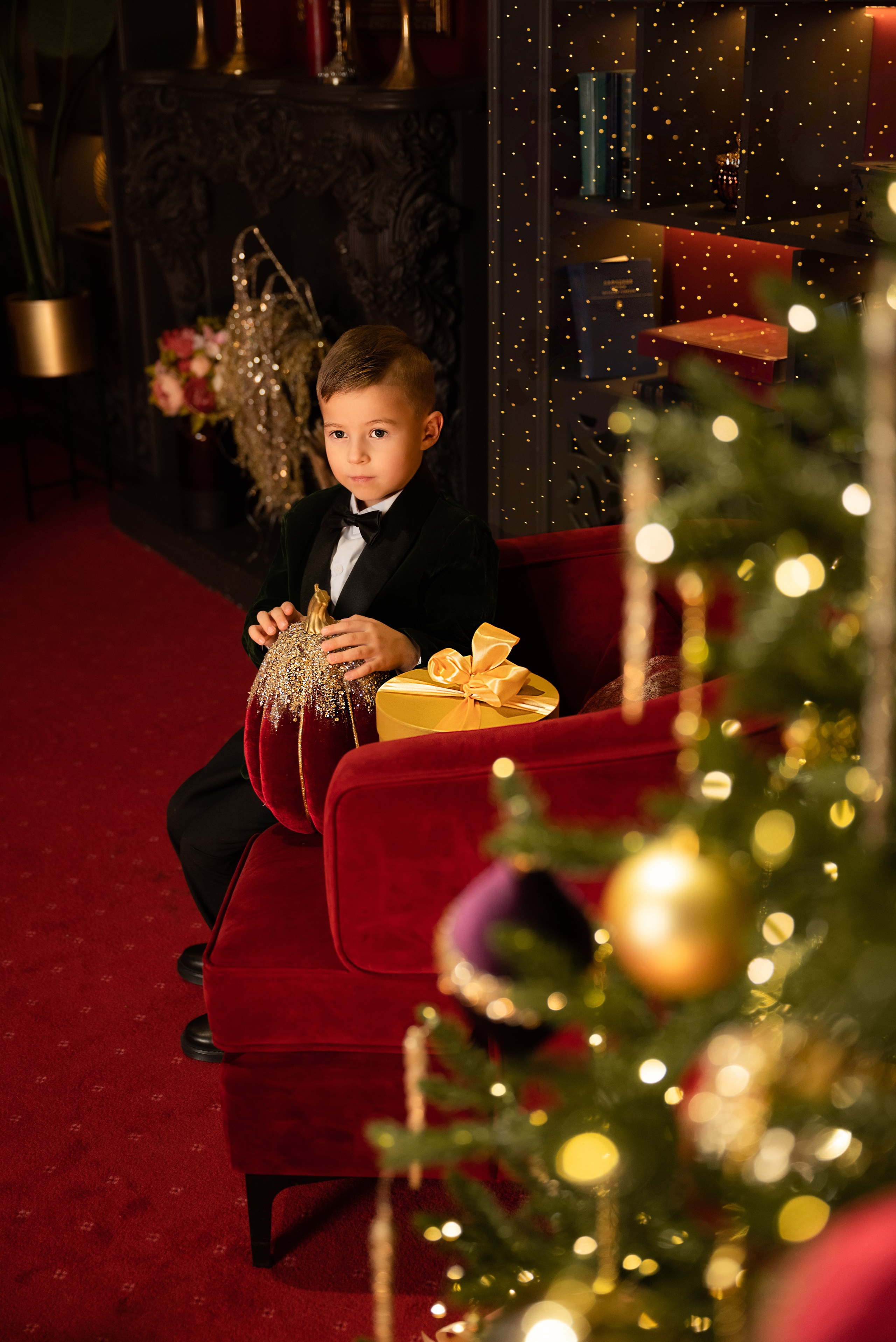 Новогодняя фотосессия в студии зале АНРИ. Фотограф Ксения Огородова портфолио