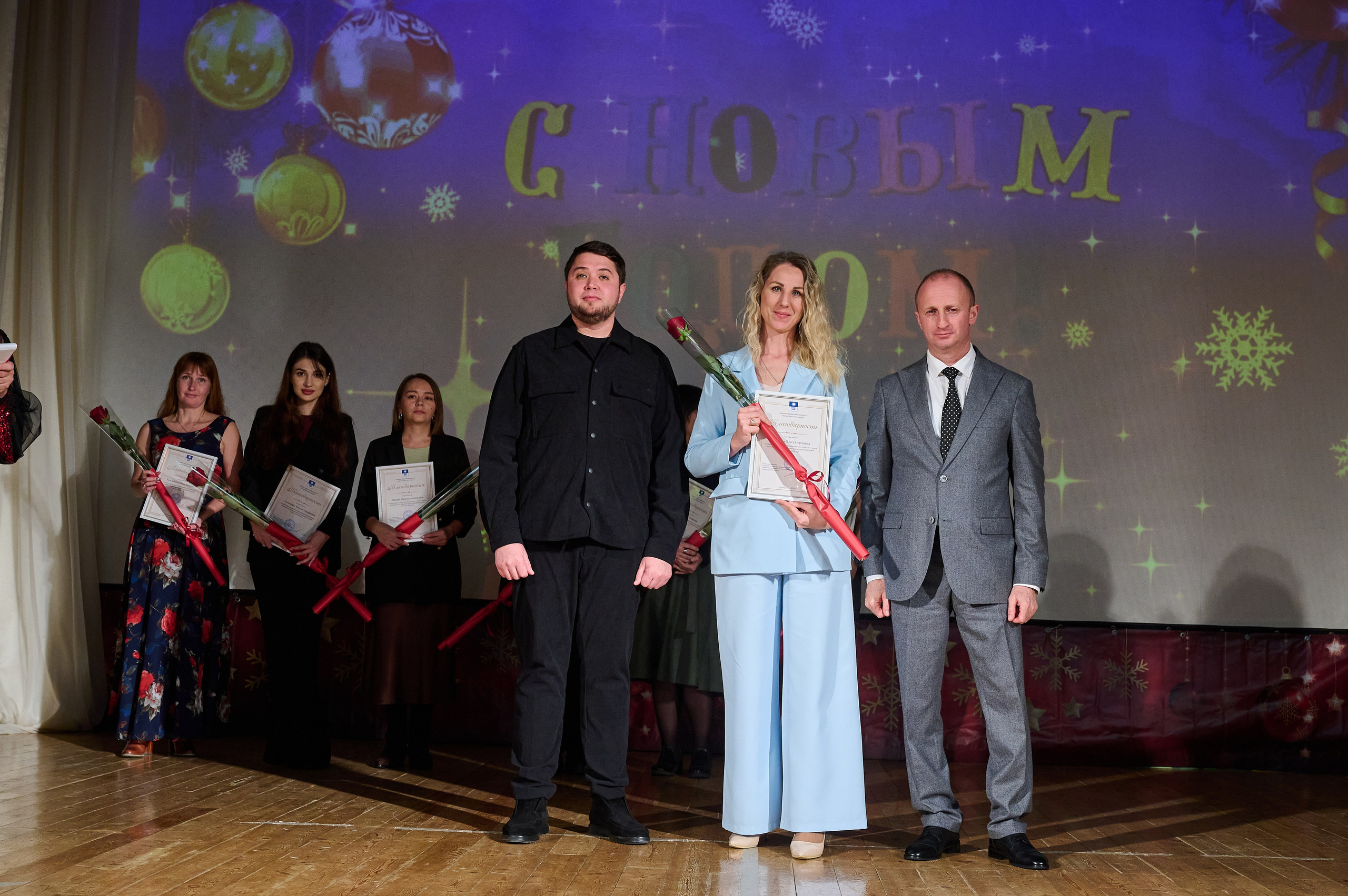 Концерт НГ В ДК. Жизнь курорта Кабардинка в фотографиях