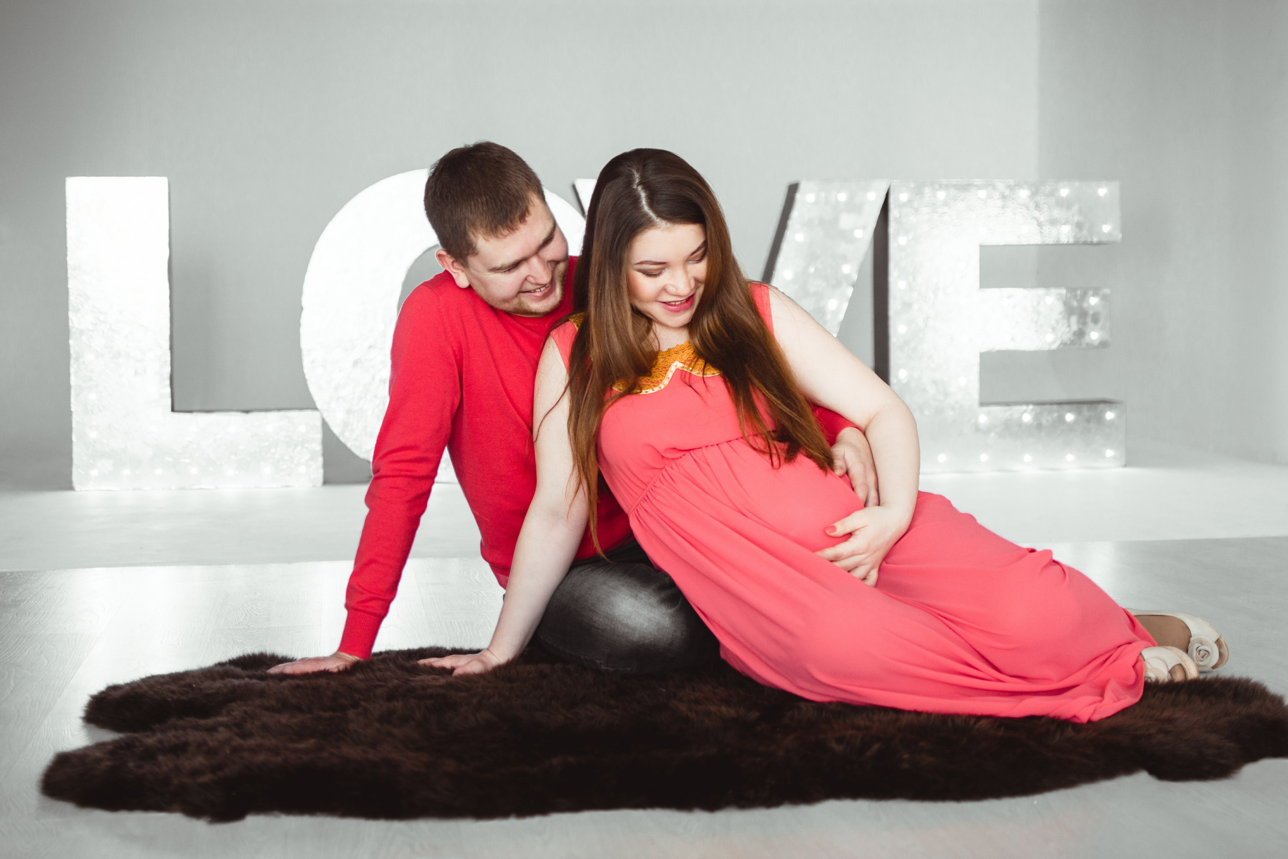 Дарья с мужем в ожидании чуда. Портретный креативный творческий фотограф в Казани Михаил Бушенев