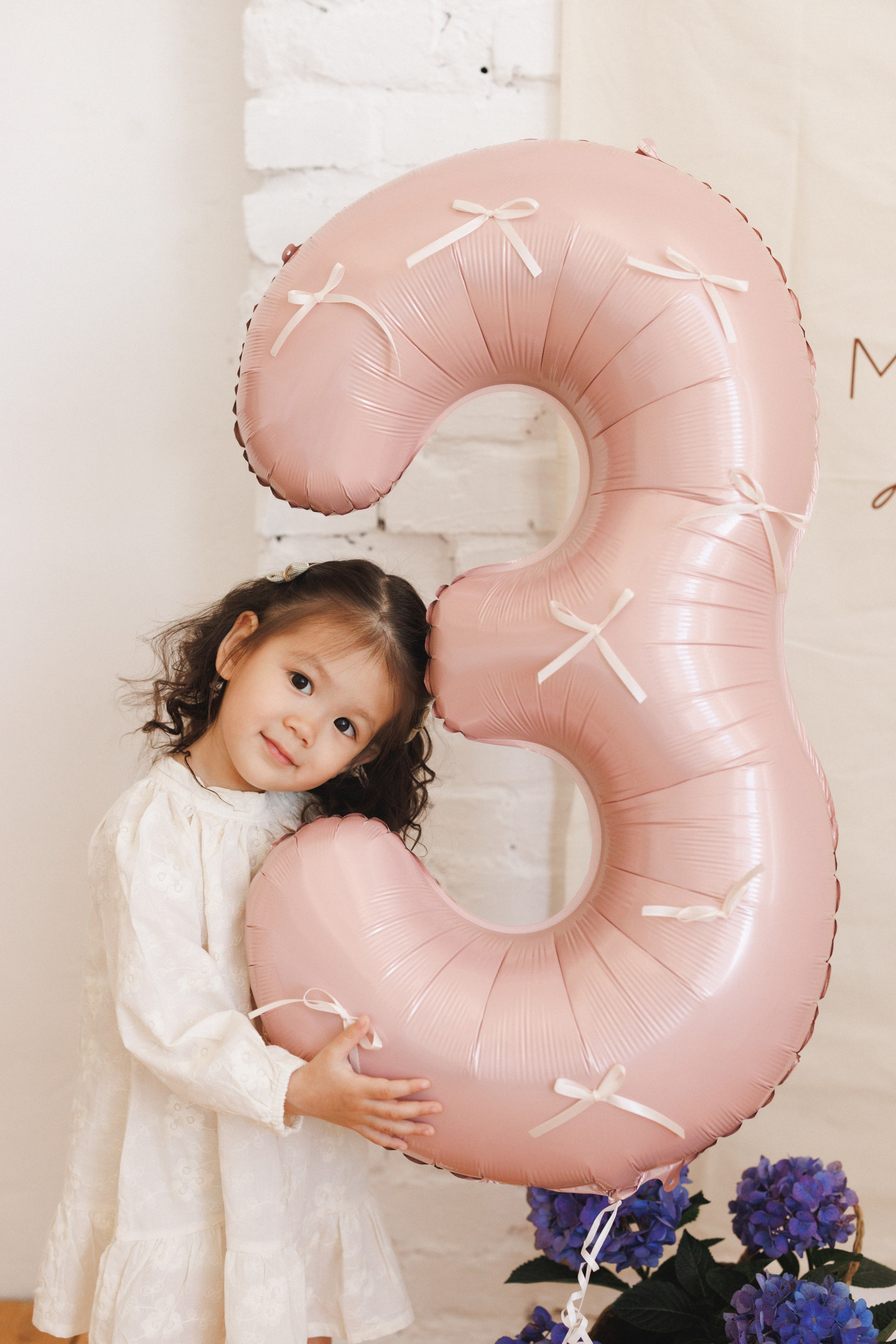 Фотосессия с живыми цветами Гортензии в фотостудии Space JOBS, город Краснодар. Семейный и детский фотограф в Краснодаре Анна Трашкова