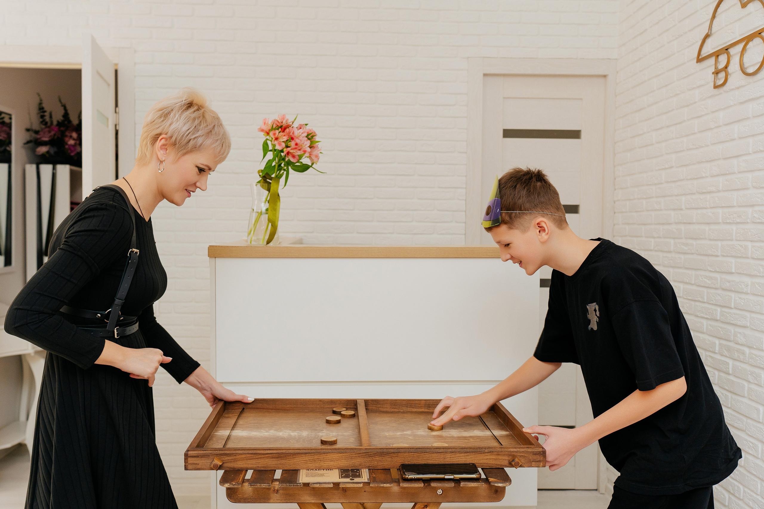 Крафтовые игры (настольные деревянные игры) в аренда на мероприятие. Инсталаб Краснодар фото и видео интерактивы на ваше мероприятие