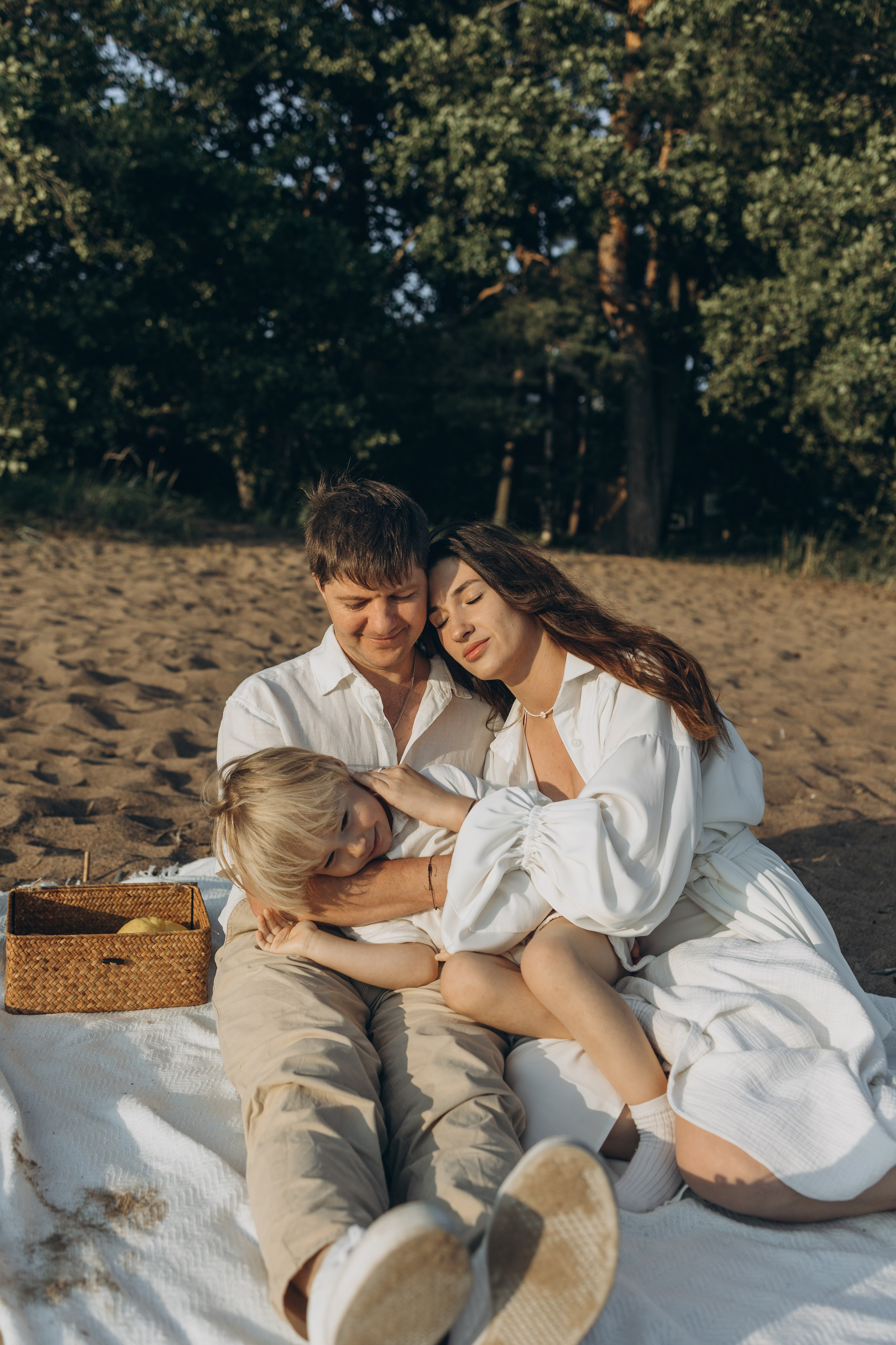 Эмилия, Дмитрий и Демид на Финском заливе. Семейный фотограф в Москве Виктория Ястребинская