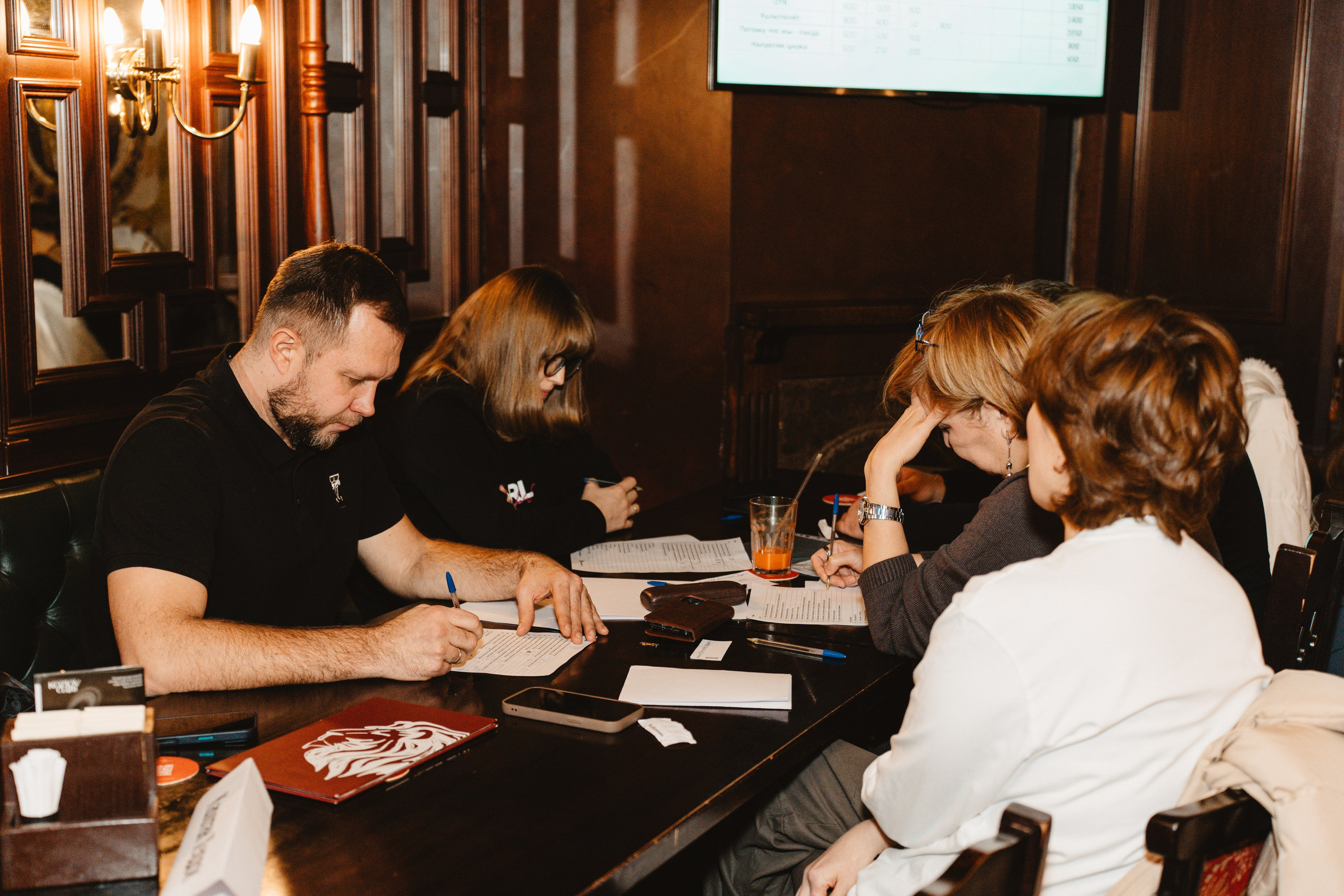 Intellectual games. Я занимаюсь событийной, свадебной, товарной, студийной… фотографией