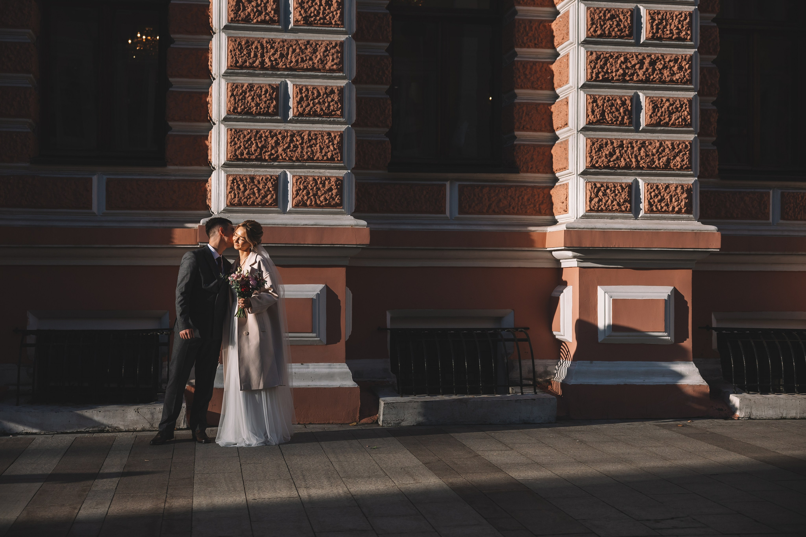 Свадебная фотосессия и регистрация брака в Особняке Спиридонова. Свадебный фотограф в Москве — Оскар Гелманов