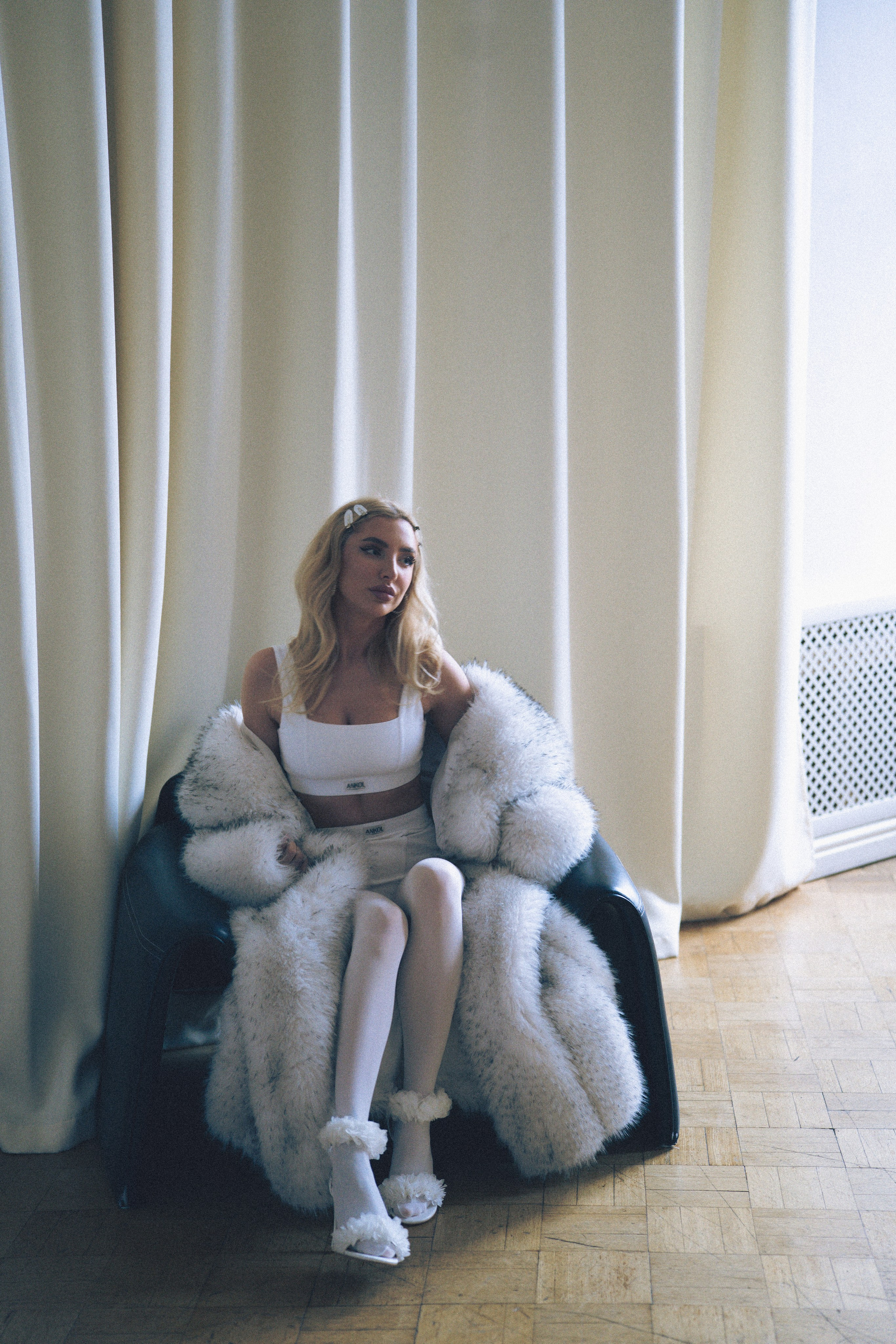 МИНИМАЛИЗМ В СТУДИИ НА ЧЕРНЫШЕВСКОЙ В СТУДИИ С БАЛКОНОМ. Профессиональный фотограф, Санкт-Петербург — Виктория Богомолова