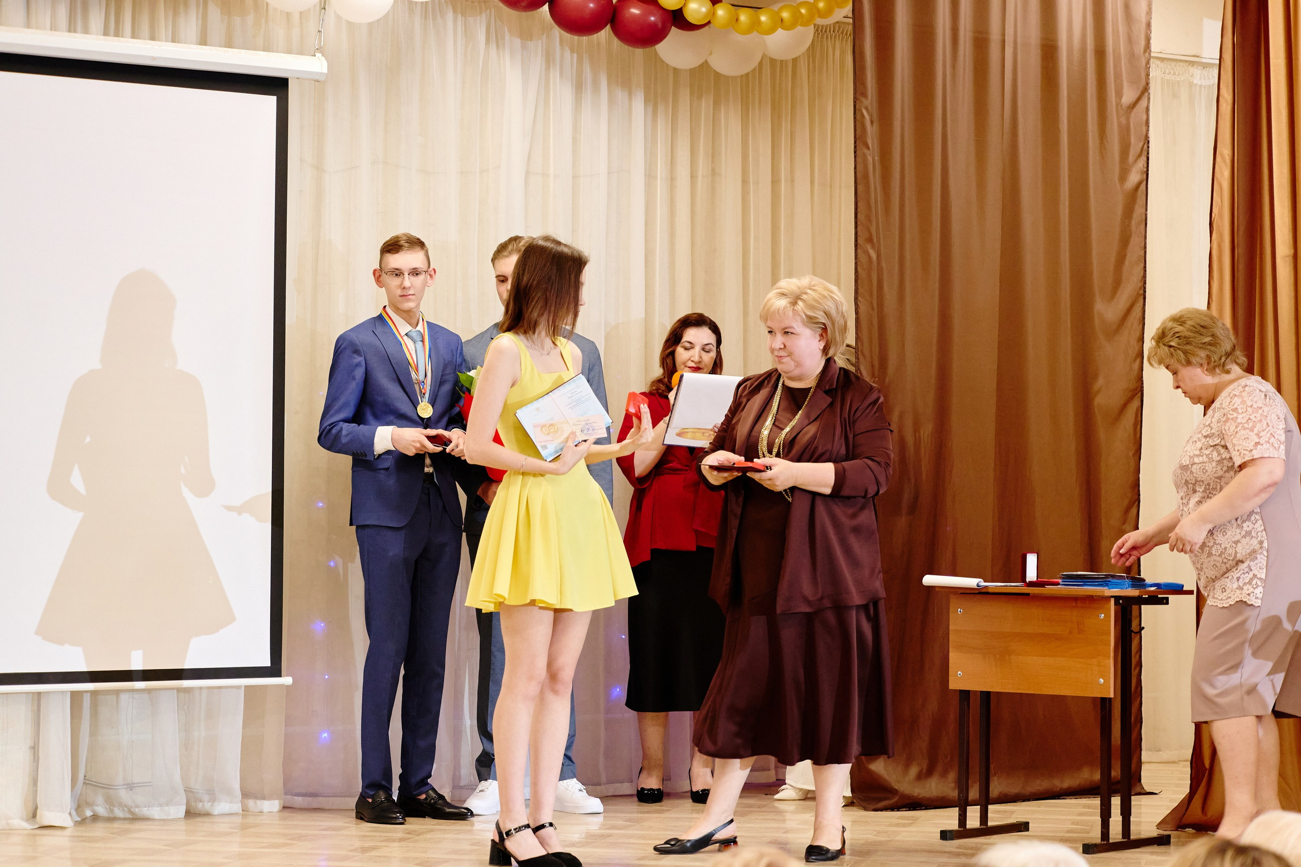 Выпускной 35 Сош. Фотограф Выпускные альбомы Таганрог Сергей Коробченко