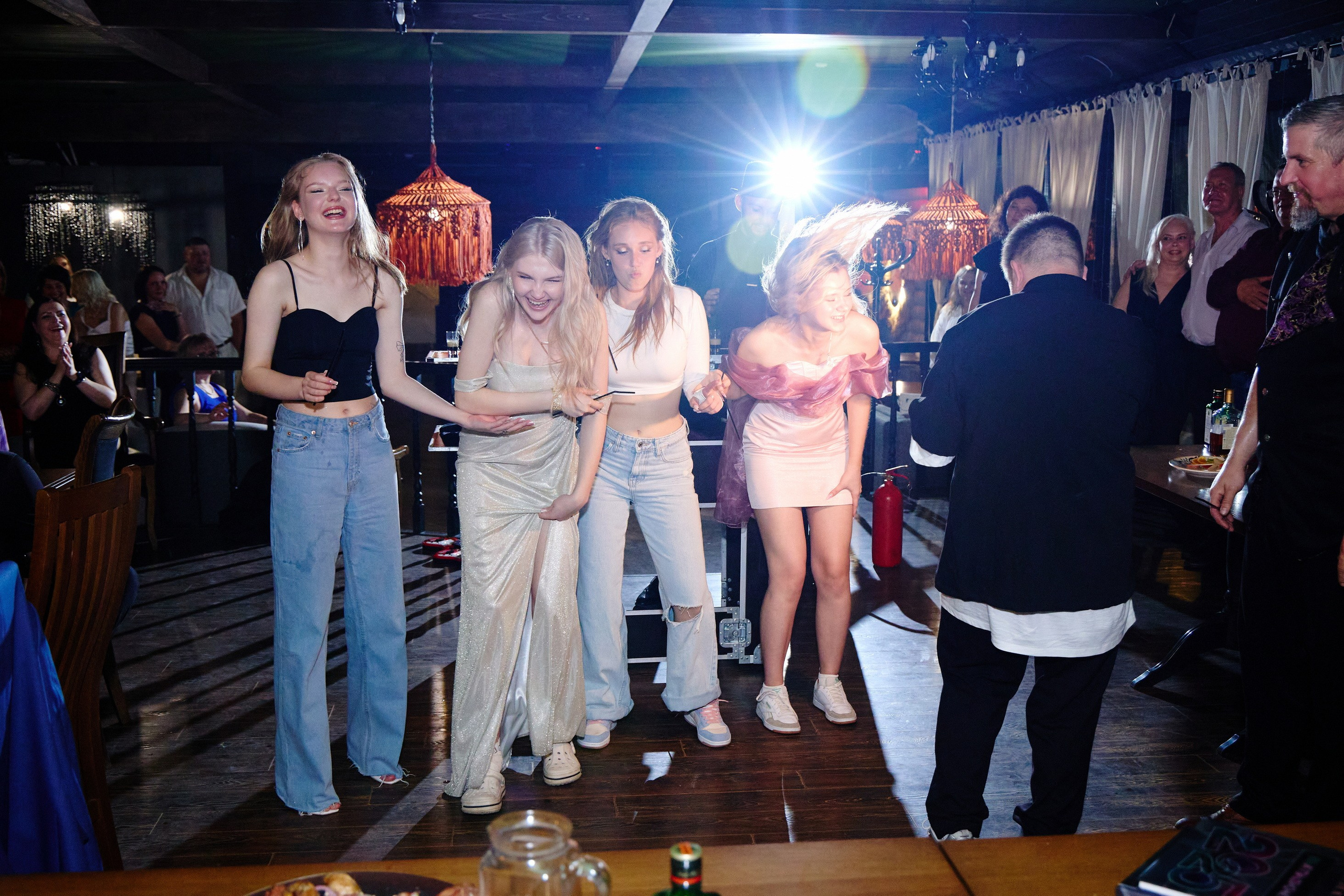 Выпускной 35 Сош. Фотограф Выпускные альбомы Таганрог Сергей Коробченко