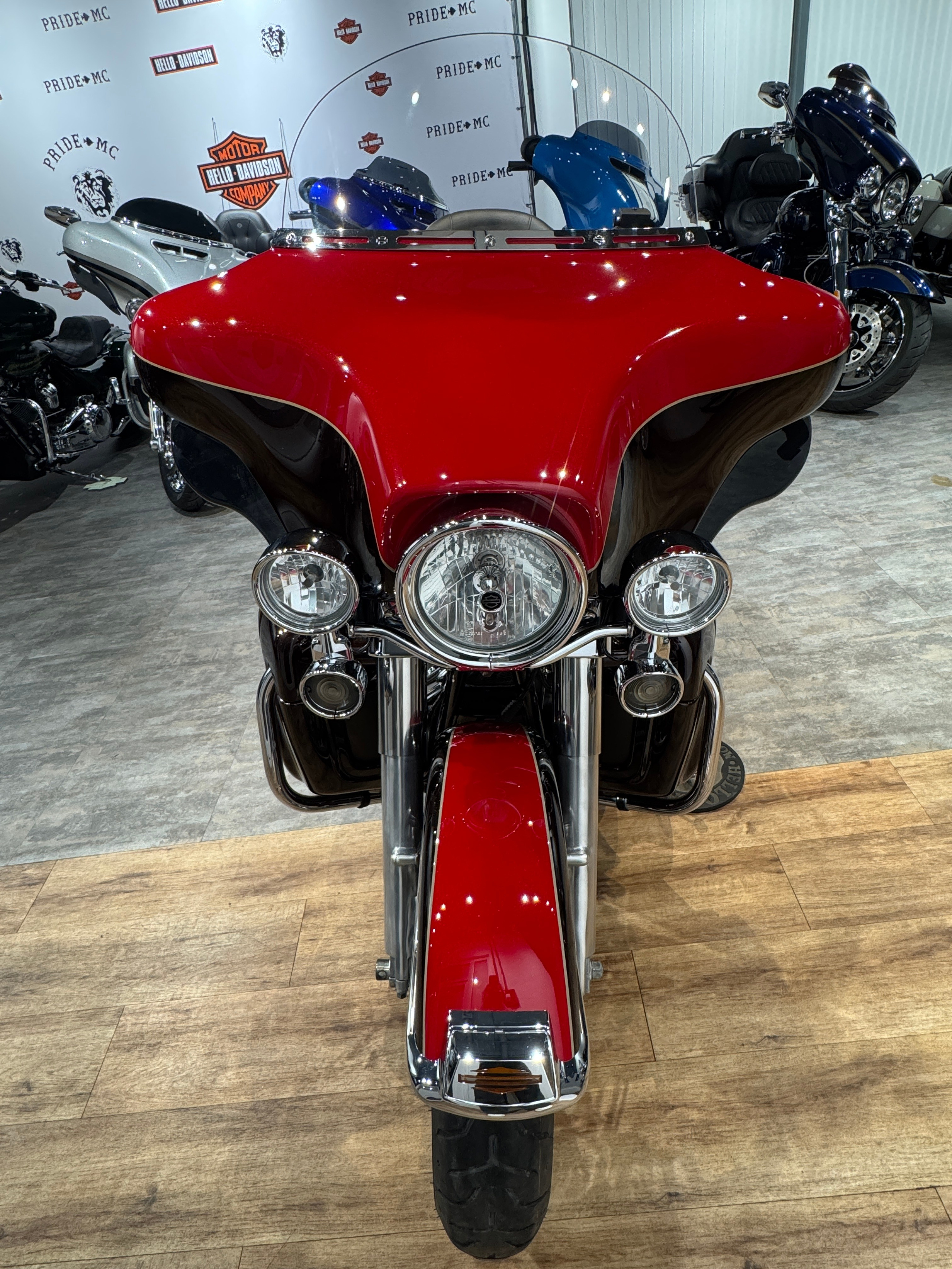 Мотоциклы Harley-Davidson 110 CVO Fire Fighters' Edition (Touring)  — купить мотоцикл. Hello Davidson, Москва. Только хорошие мотоциклы…