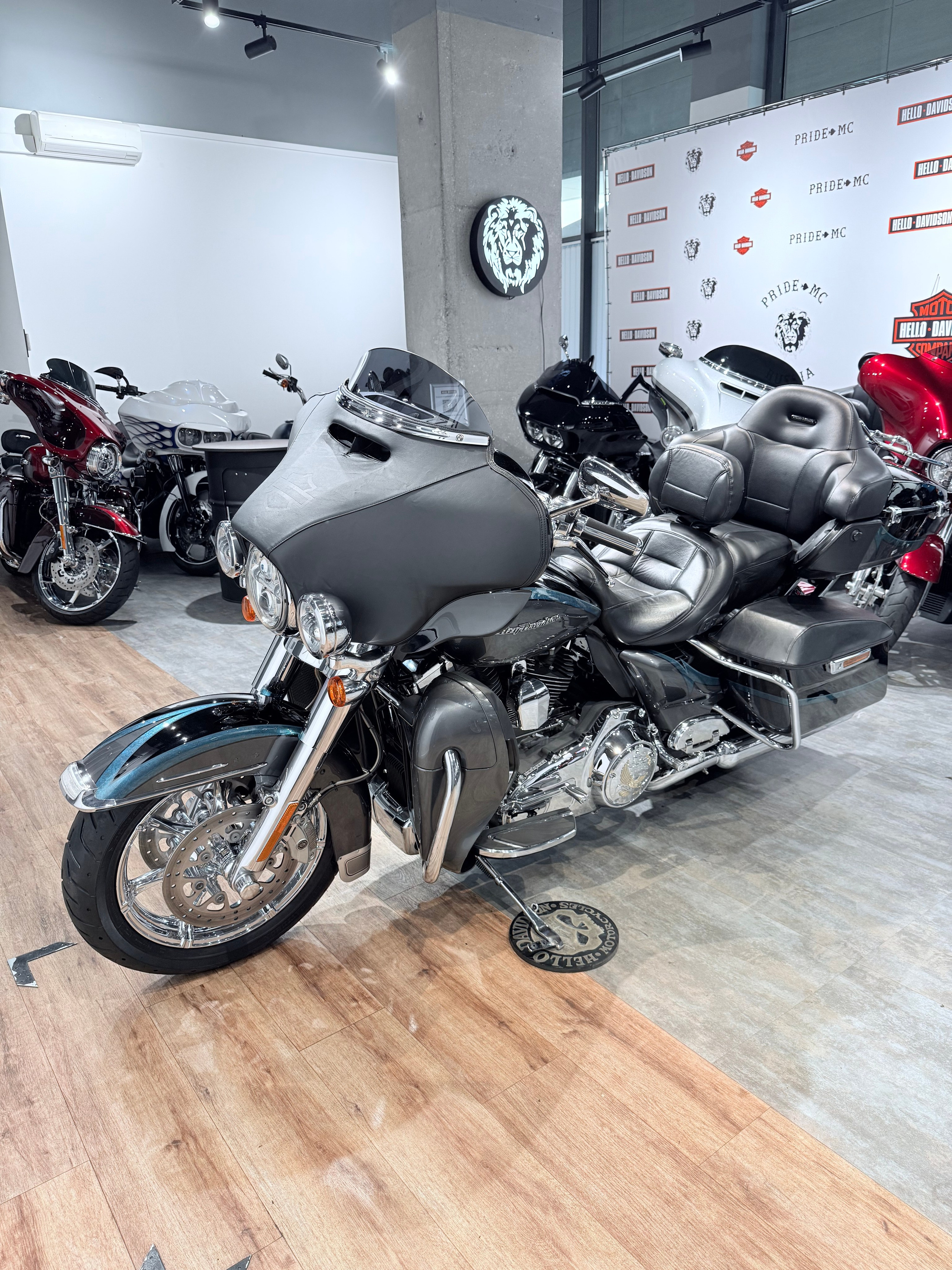 2015 CVO Limited (Carbon Charcoal). Hello Davidson, Москва. Только хорошие мотоциклы…