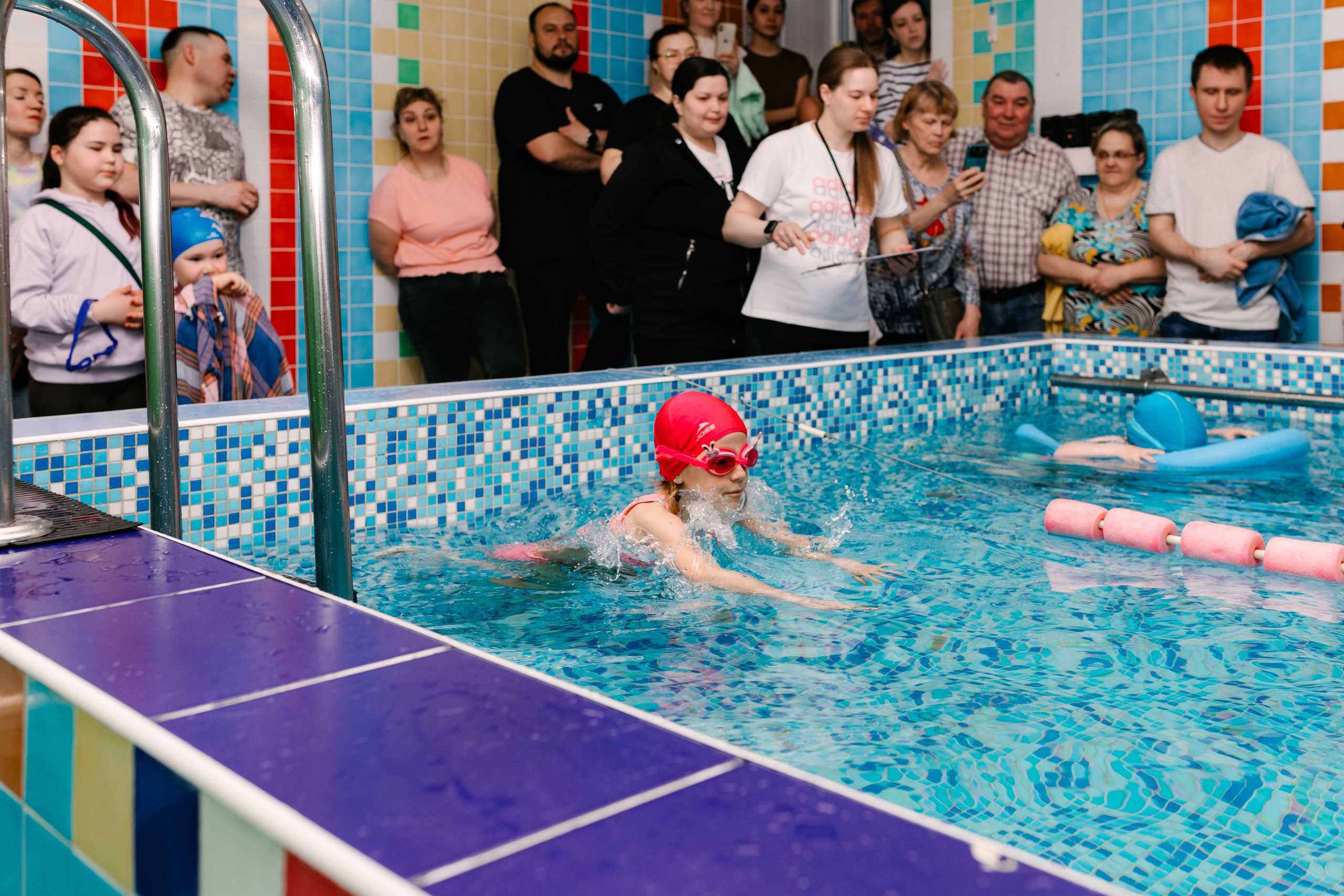 Репортажная съёмка. Дельфиньи игры. Бодибум Пермь. Фотограф Пермь. Свадьбы. Семья и дети, школа, д. сад. Фотокниги