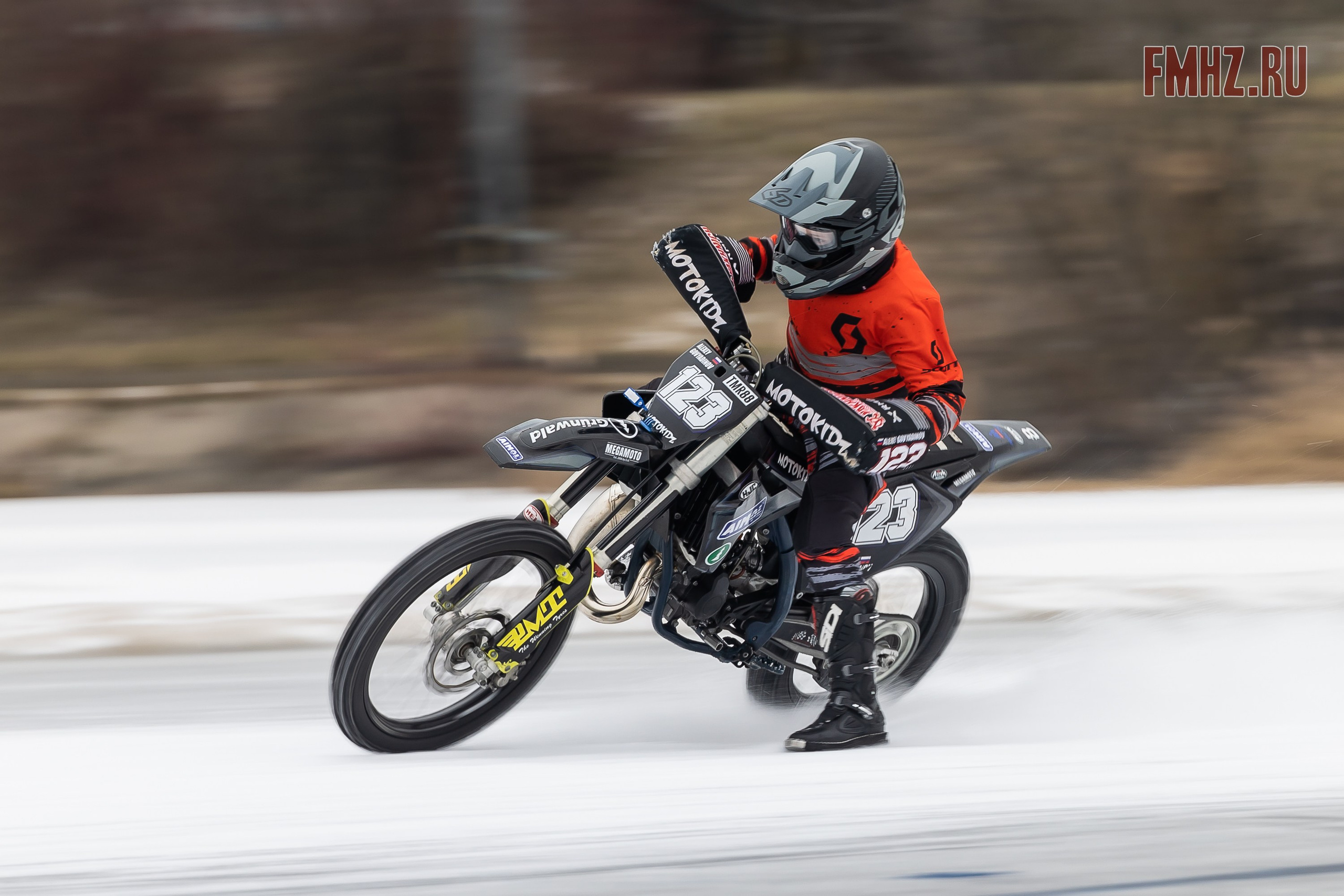 Первый этап Кубка МФР по мотокроссу на льду Большого Крылатского пруда в Москве. 8 февраля 2025 г. Фотограф Владимир Охрименко