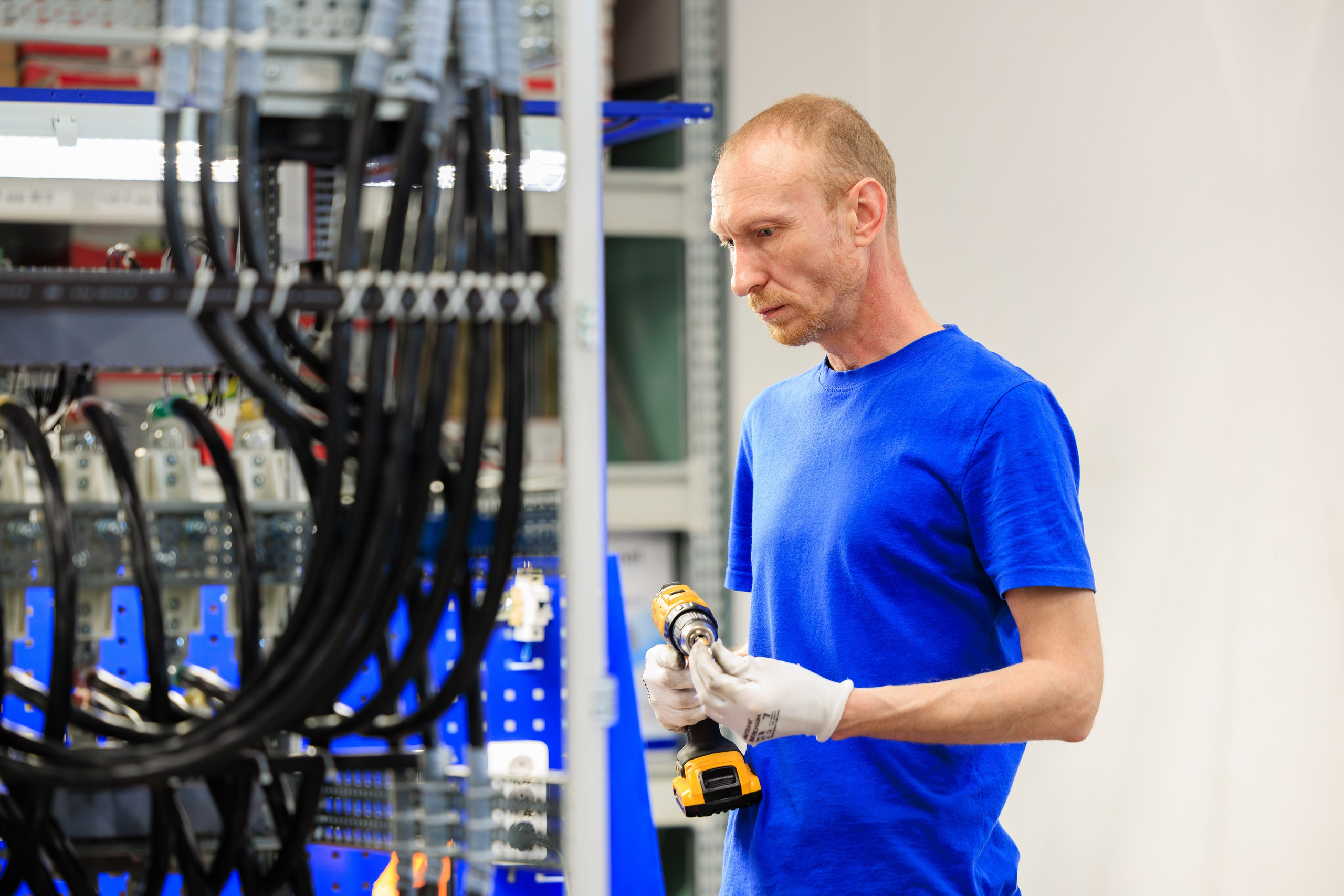 Вольтаг — Экскурсия по производству. Контент для бизнеса в Екатеринбурге Полдень Медиа