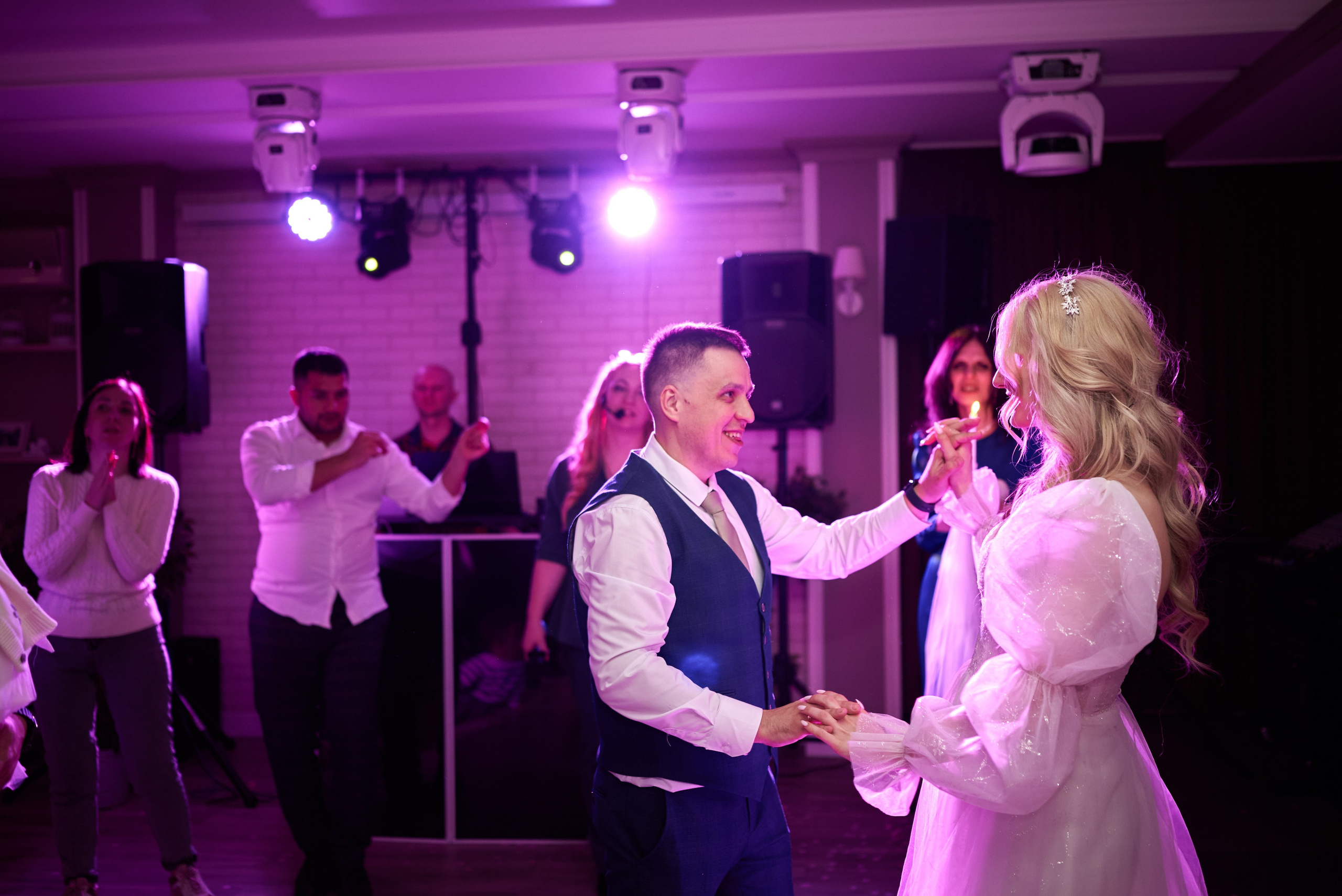 Фотограф Старый Оскол, Губкин. Свадебная фотосессия, доступная цена. Профессиональный фотограф Старый Оскол, Губкин — свадьба, венчание, крещение, юбилей и день рождения