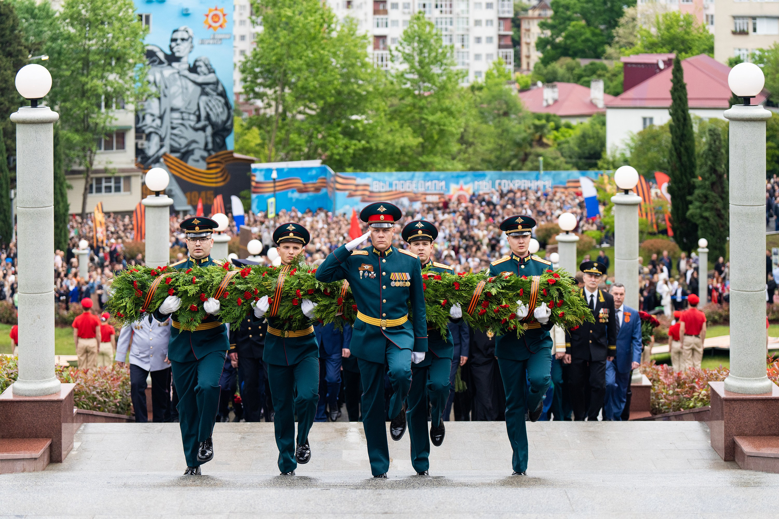 Репортажный фотограф в Сочи — профессиональная съёмка событий и мероприятий. Профессиональная фотосъемка в Сочи: репортаж, предметная, ювелирная фотосъемка, недвижимость, фуд-фотография. Фотограф Александр Афанасьев