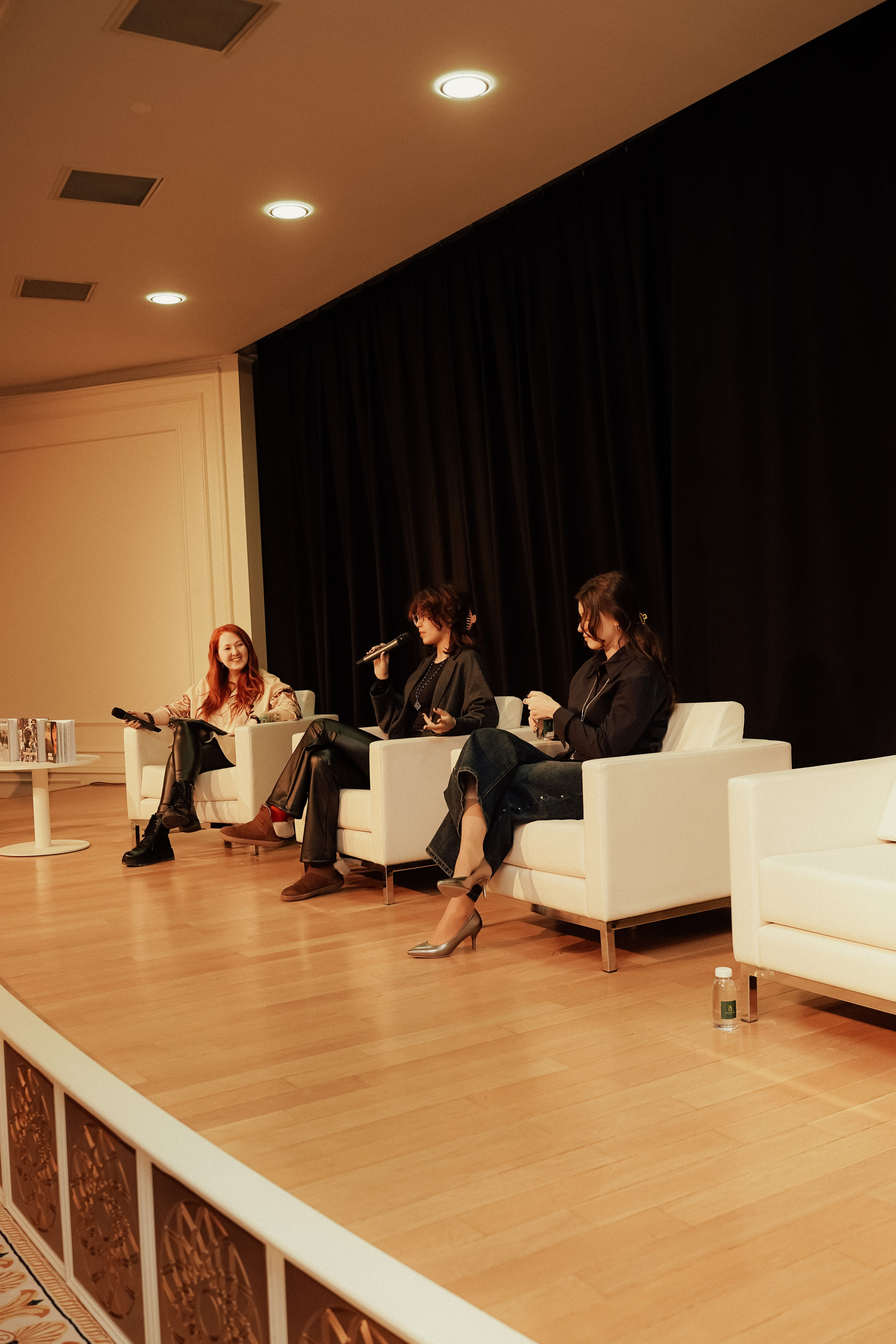 Казахстанские страницы (презентация книг). Крис Богомазова