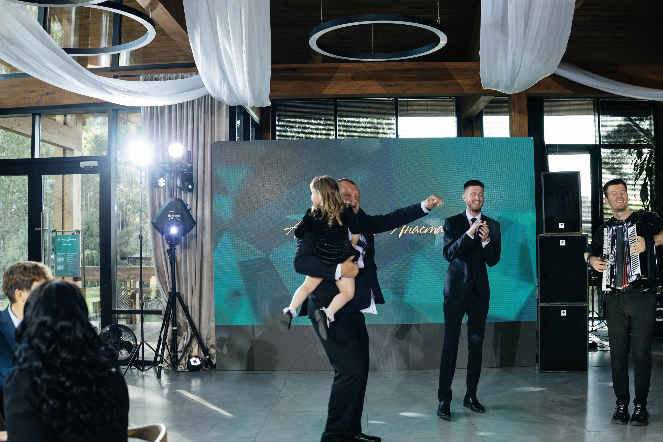 Свадебная история. Лесной Виладж. Свадебный и семейный фотограф Рассказова Виктория