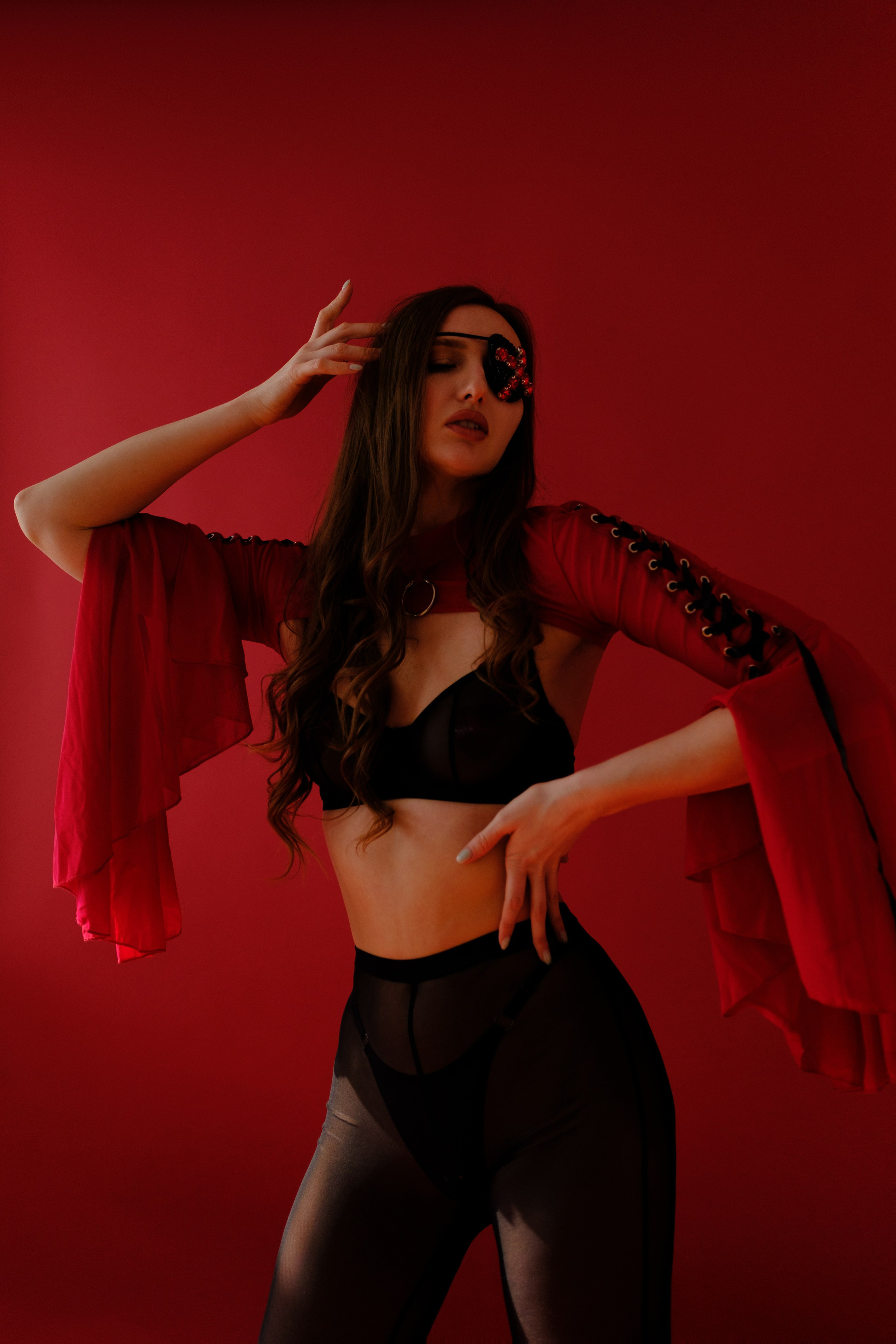 Ксения в красном. Фотограф Коробова Екатерина