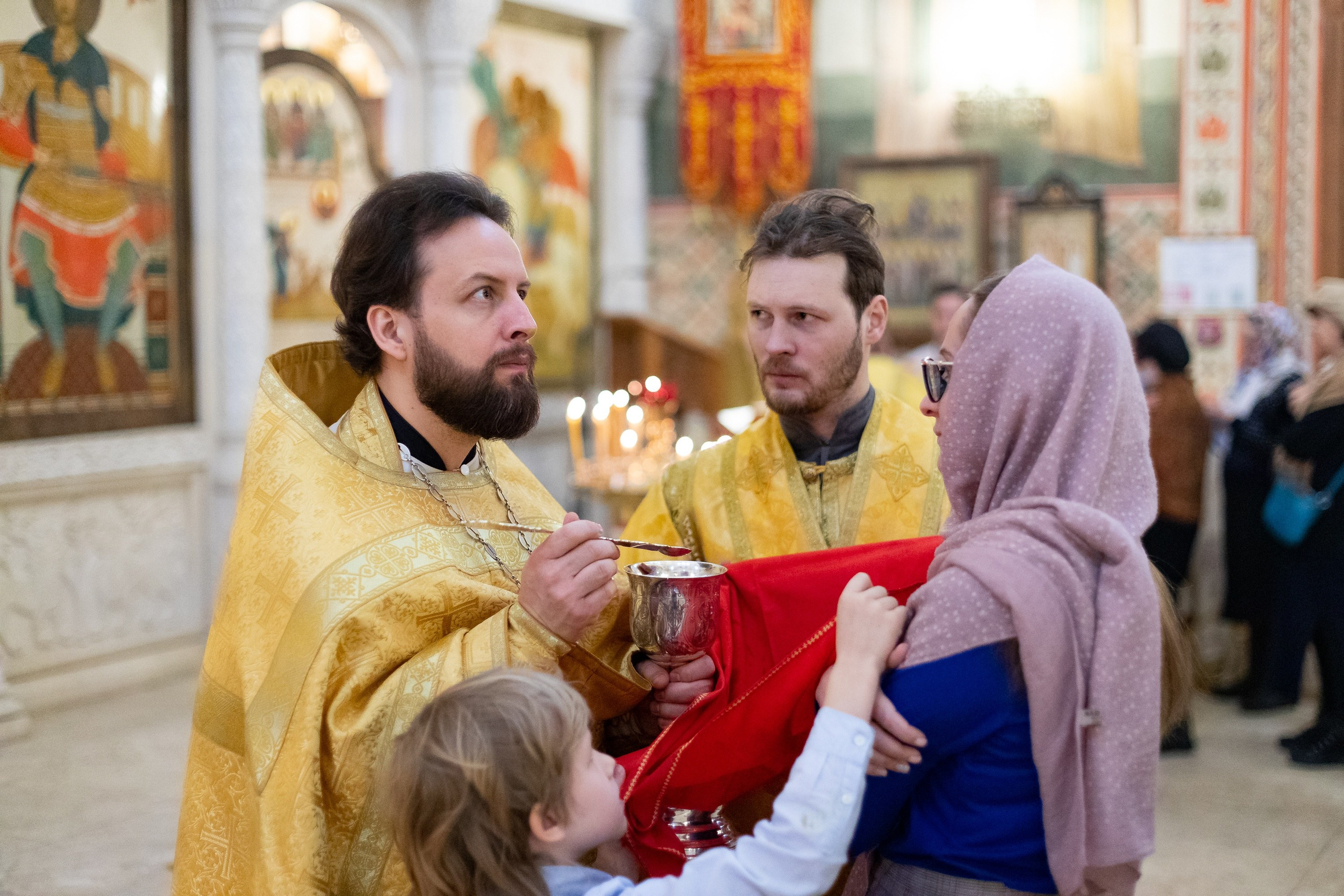 Праздничное богослужение Святителю Николаю 19 декабря. Интерьерный фотограф в Москве Роман Потапов