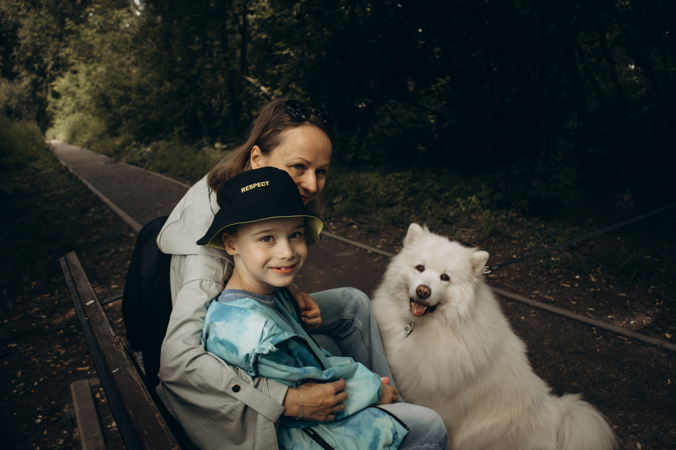 Фотосессия с ребенком и собакой в парке. Фотограф-анималист в Москве Екатерина Тихонова