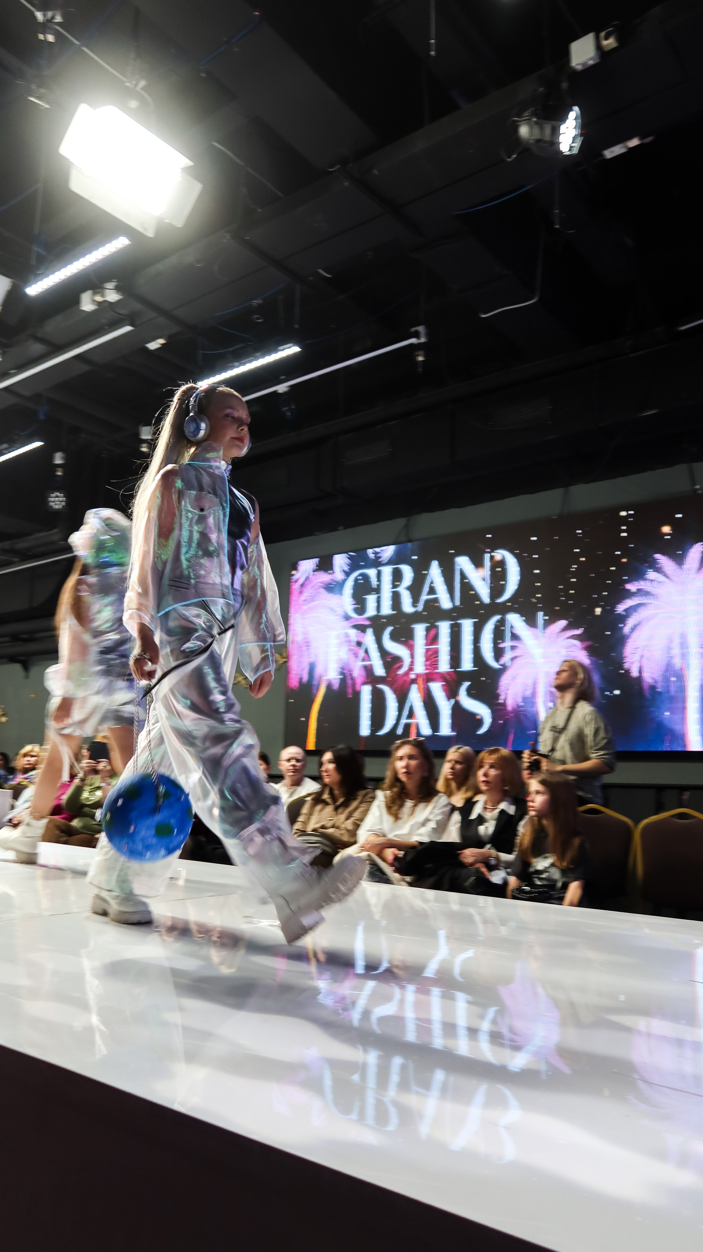 Grand Fashion Day Показ. Victoria Radjevna Репортажный Фотограф — Видеограф Москва • Санкт-Петербург