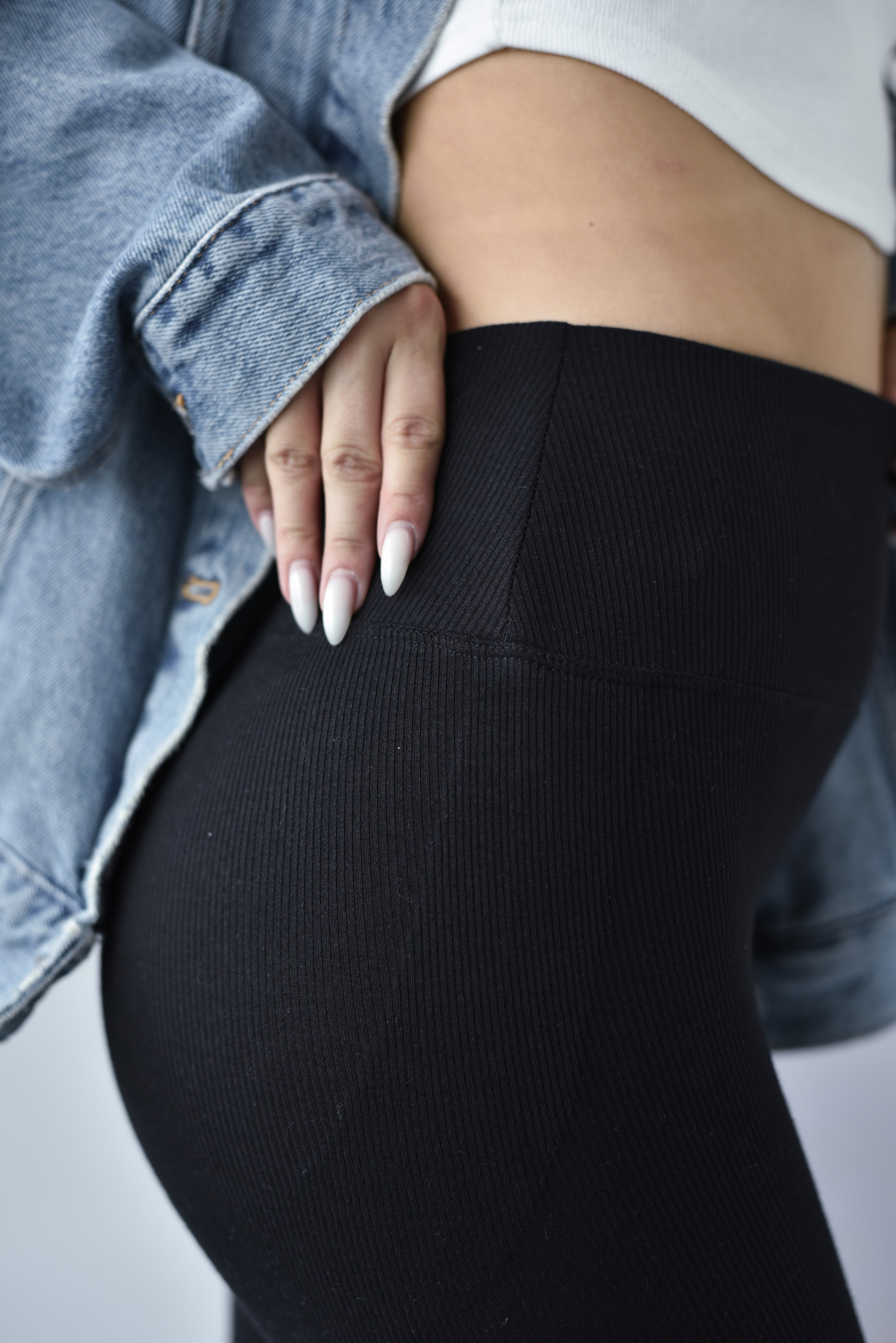 Кейс с леггинсами для вб. Фотограф Таина Комбарова