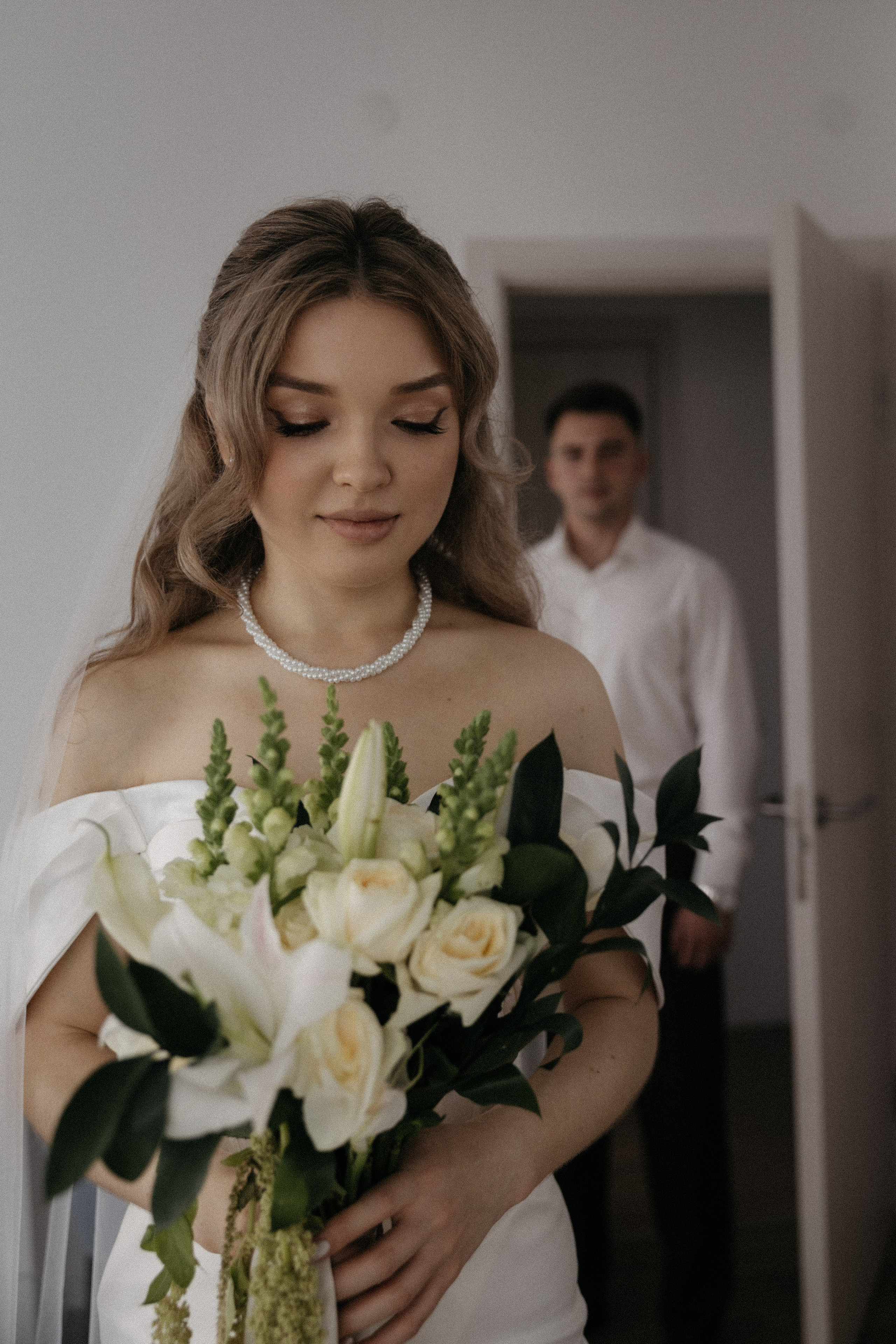 Свадебная фотосессия в стильном лифте элитного дома Москвы