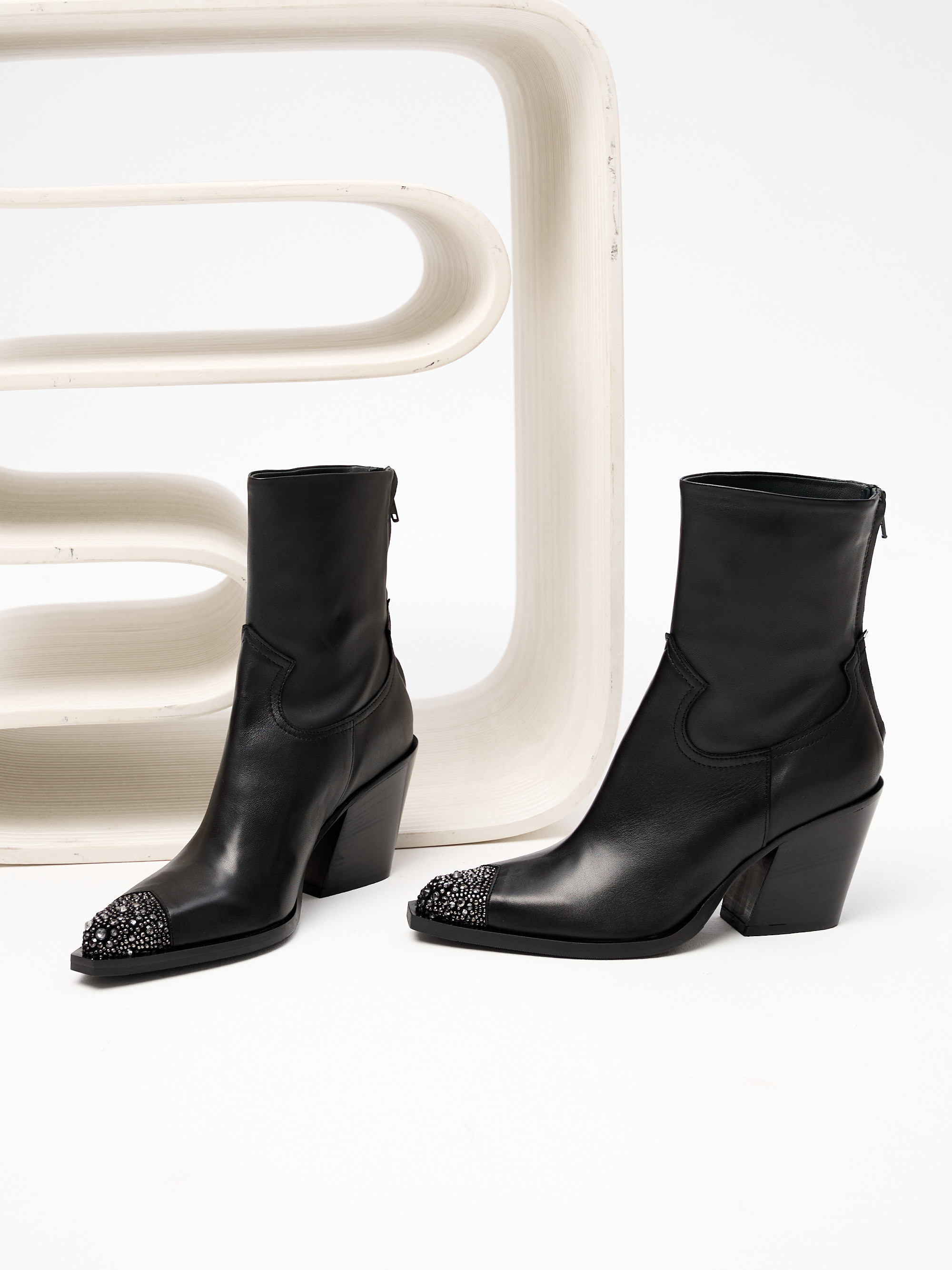 Каталог для Бренда Not Only Black. Fashion фотограф в Москве Ксения Чупрунова