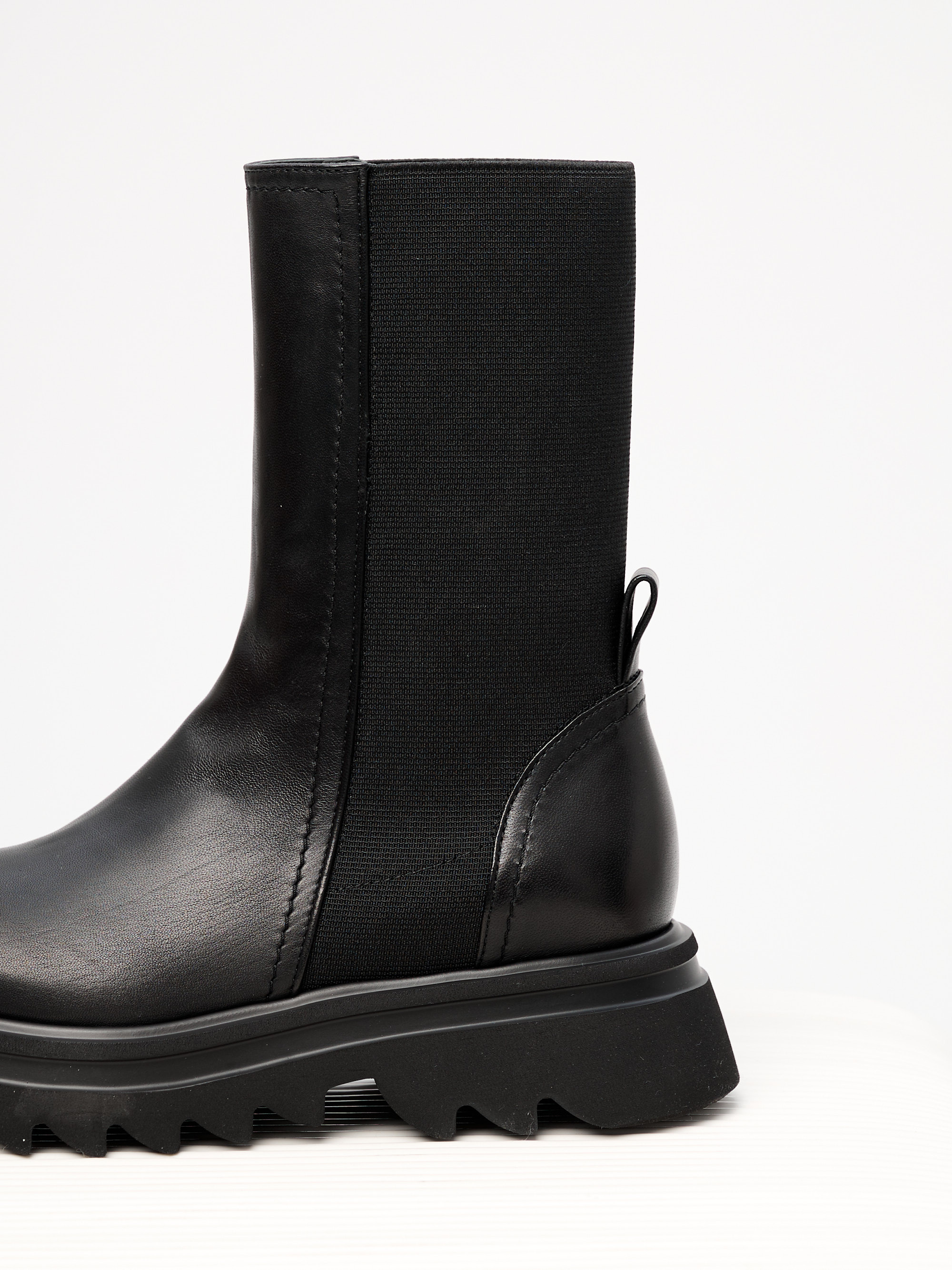 Каталог для Бренда Not Only Black. Fashion фотограф в Москве Ксения Чупрунова