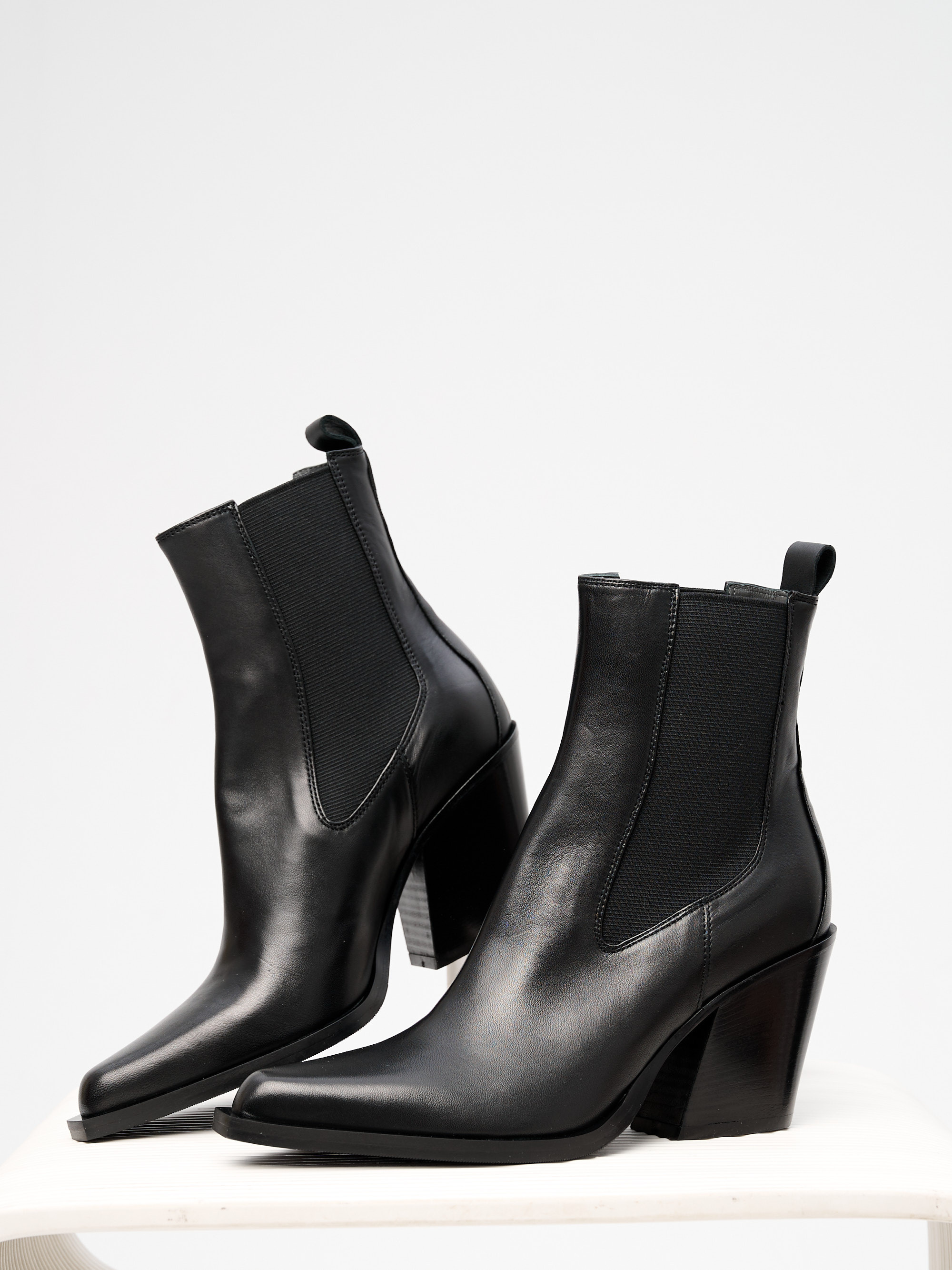 Каталог для Бренда Not Only Black. Fashion фотограф в Москве Ксения Чупрунова